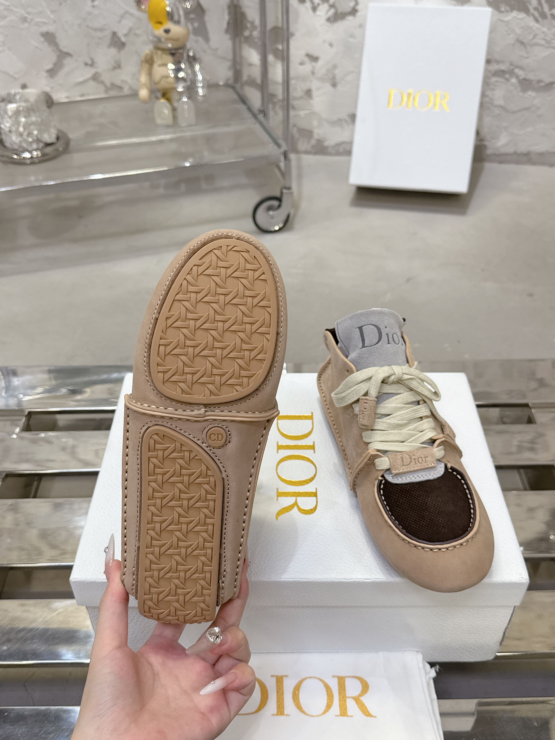 Dior Roadie スニーカー - 手工製のラグジュアリーなカジュアルシューズ