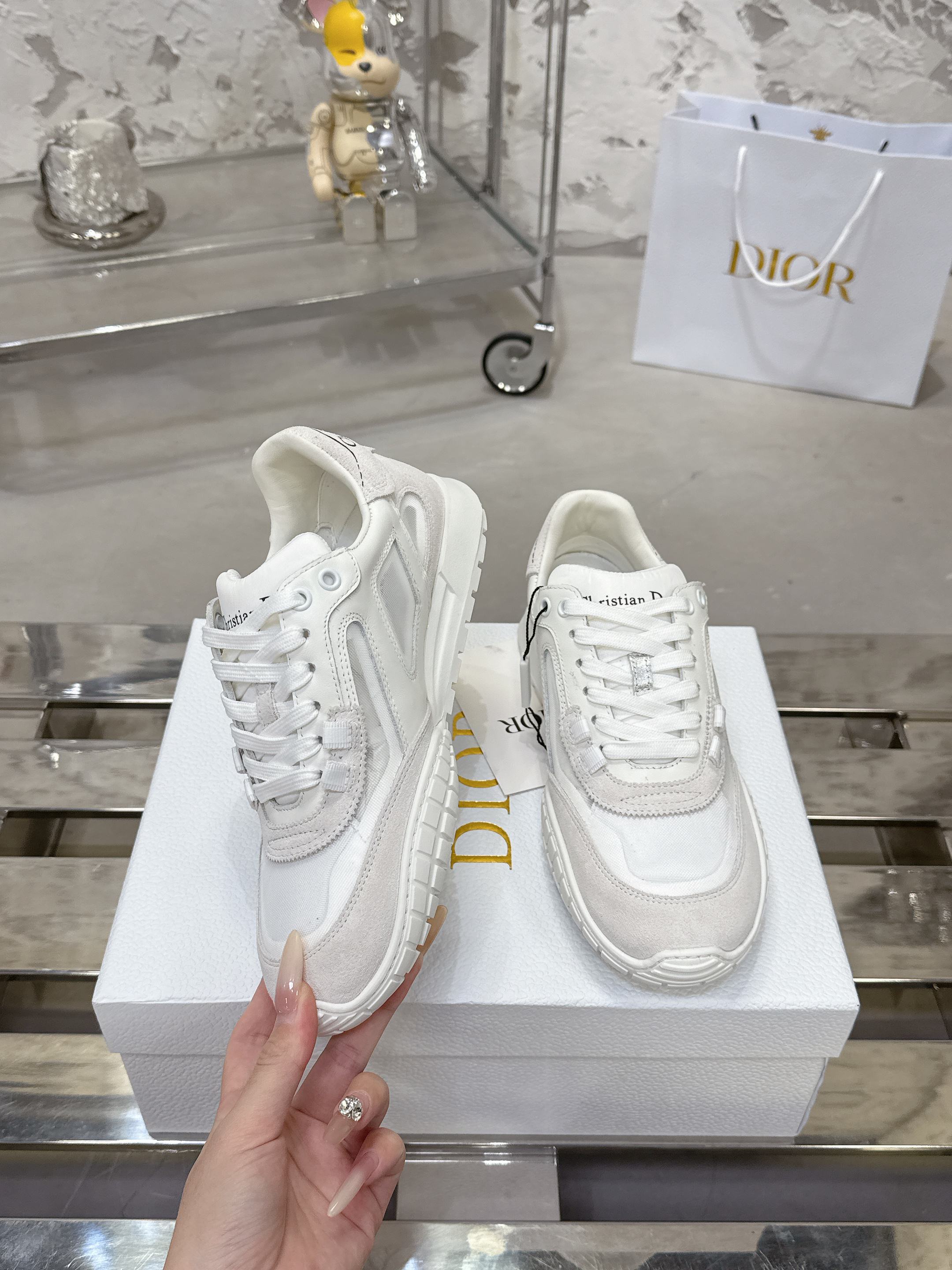 Dior Tech 运动鞋 - 秋冬にぴったりな復古美学の一足