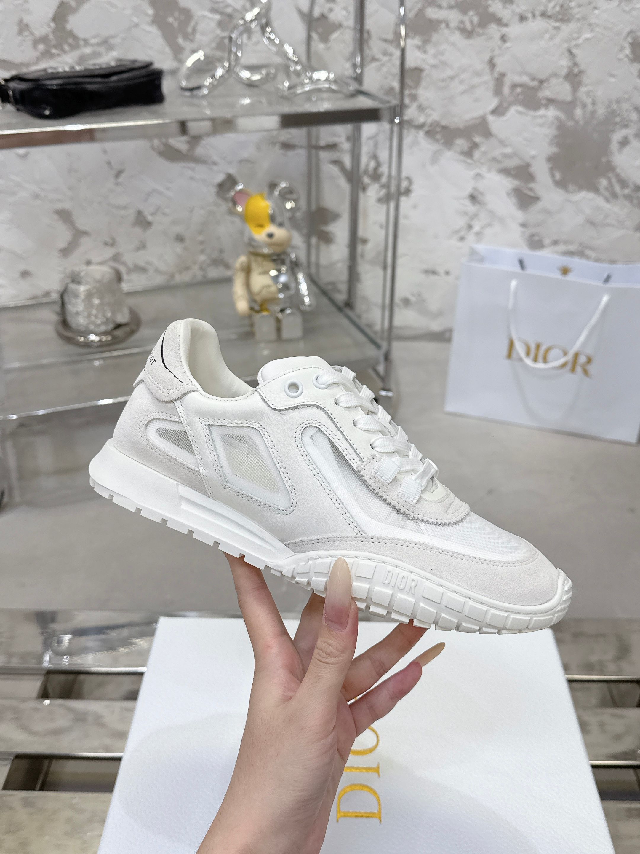 Dior Tech 运动鞋 - 秋冬にぴったりな復古美学の一足