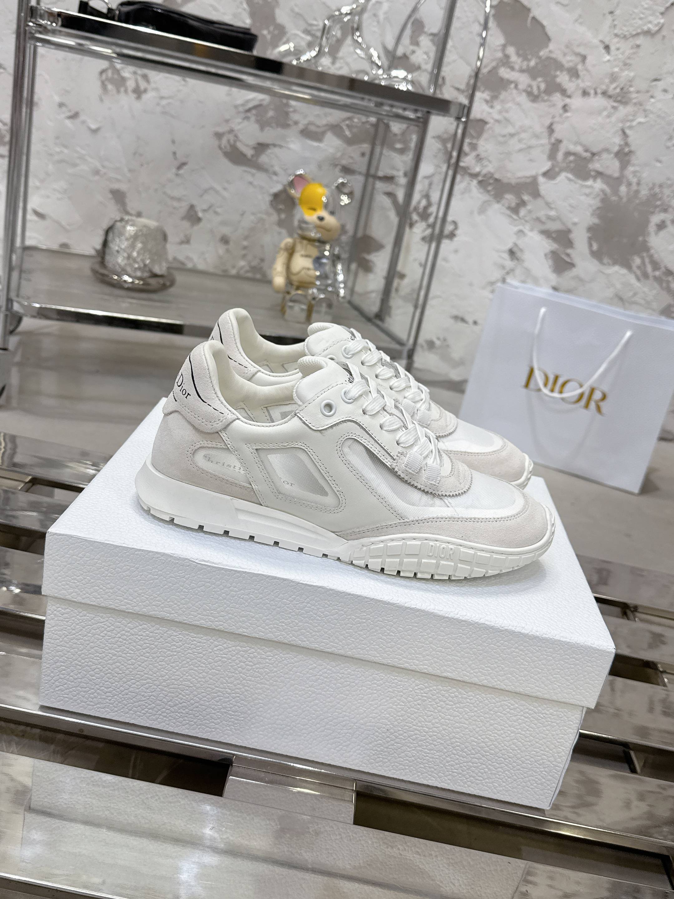 Dior Tech 运动鞋 - 秋冬にぴったりな復古美学の一足