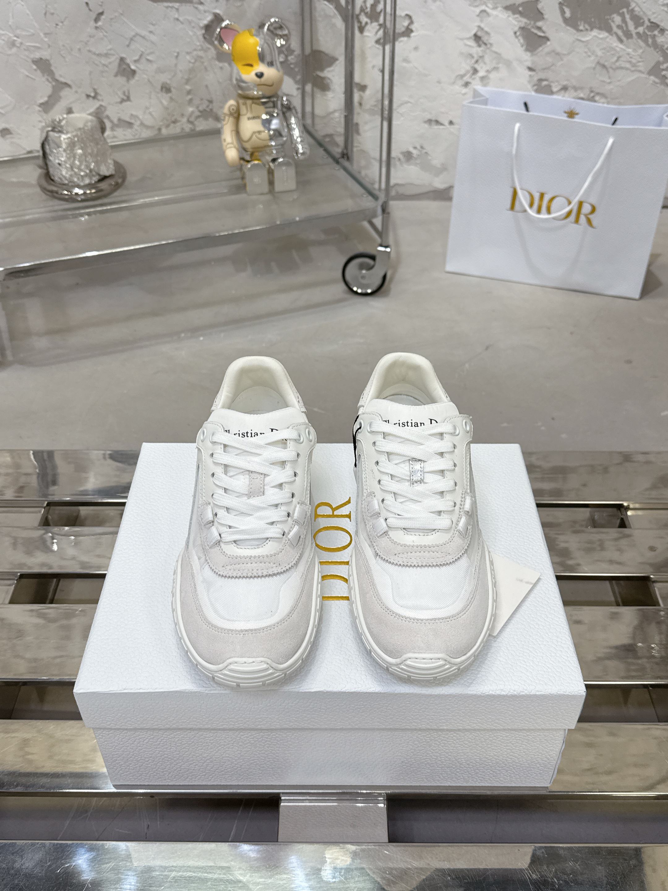 Dior Tech 运动鞋 - 秋冬にぴったりな復古美学の一足