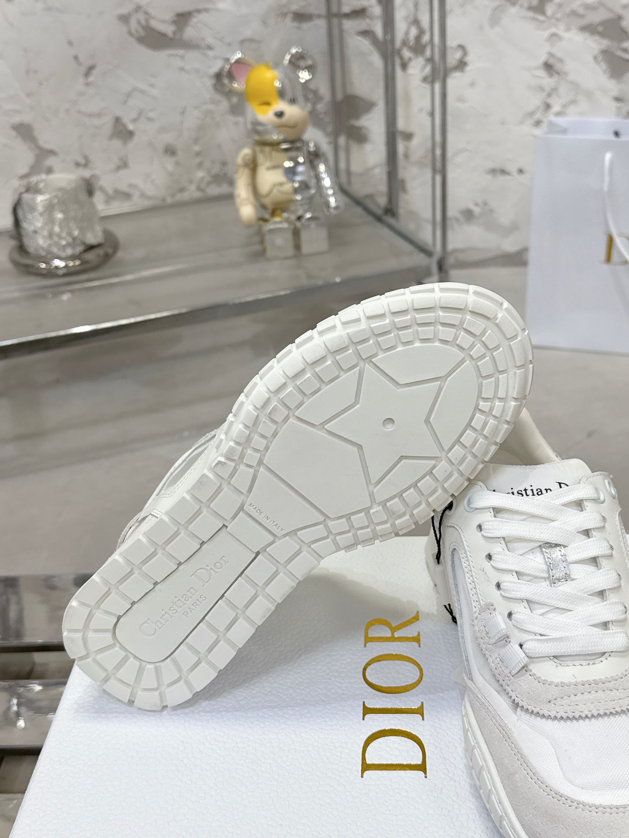 Dior Tech 运动鞋 - 秋冬にぴったりな復古美学の一足