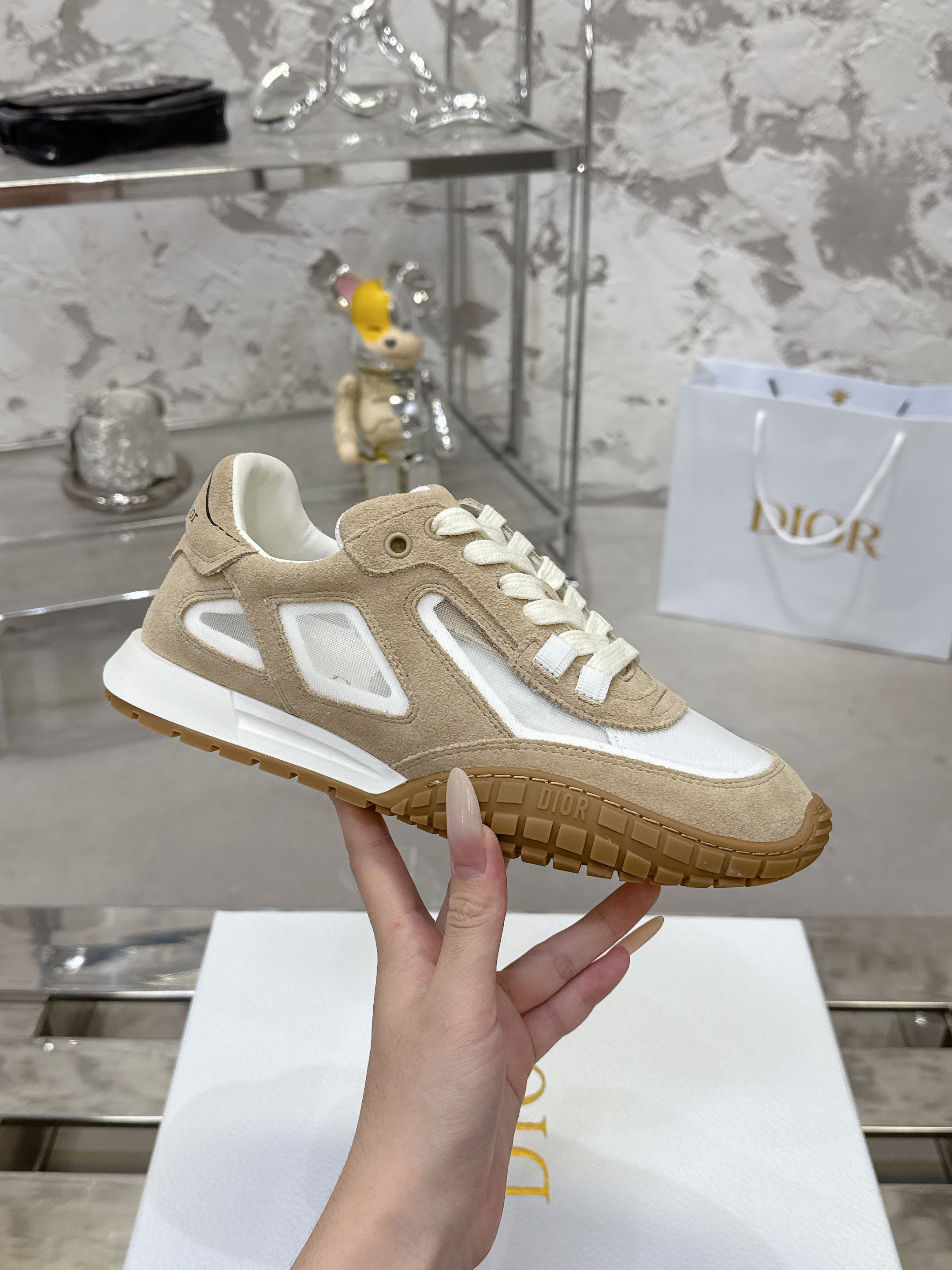 Dior Tech 运动鞋 - 秋冬向けの復古美学を表現