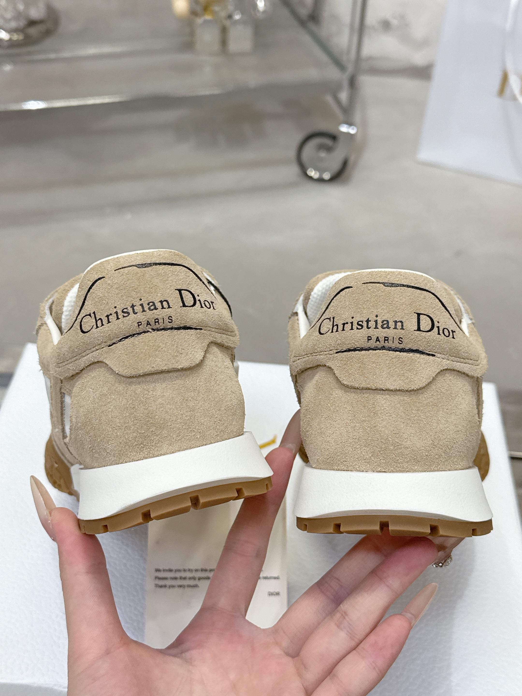 Dior Tech 运动鞋 - 秋冬向けの復古美学を表現