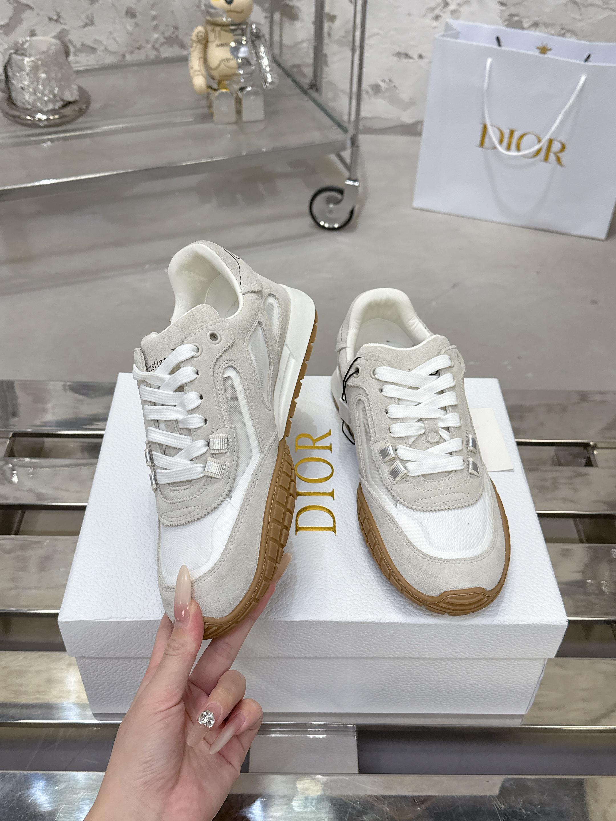 Dior Tech スニーカー - 秋冬の復古美学を感じる一足