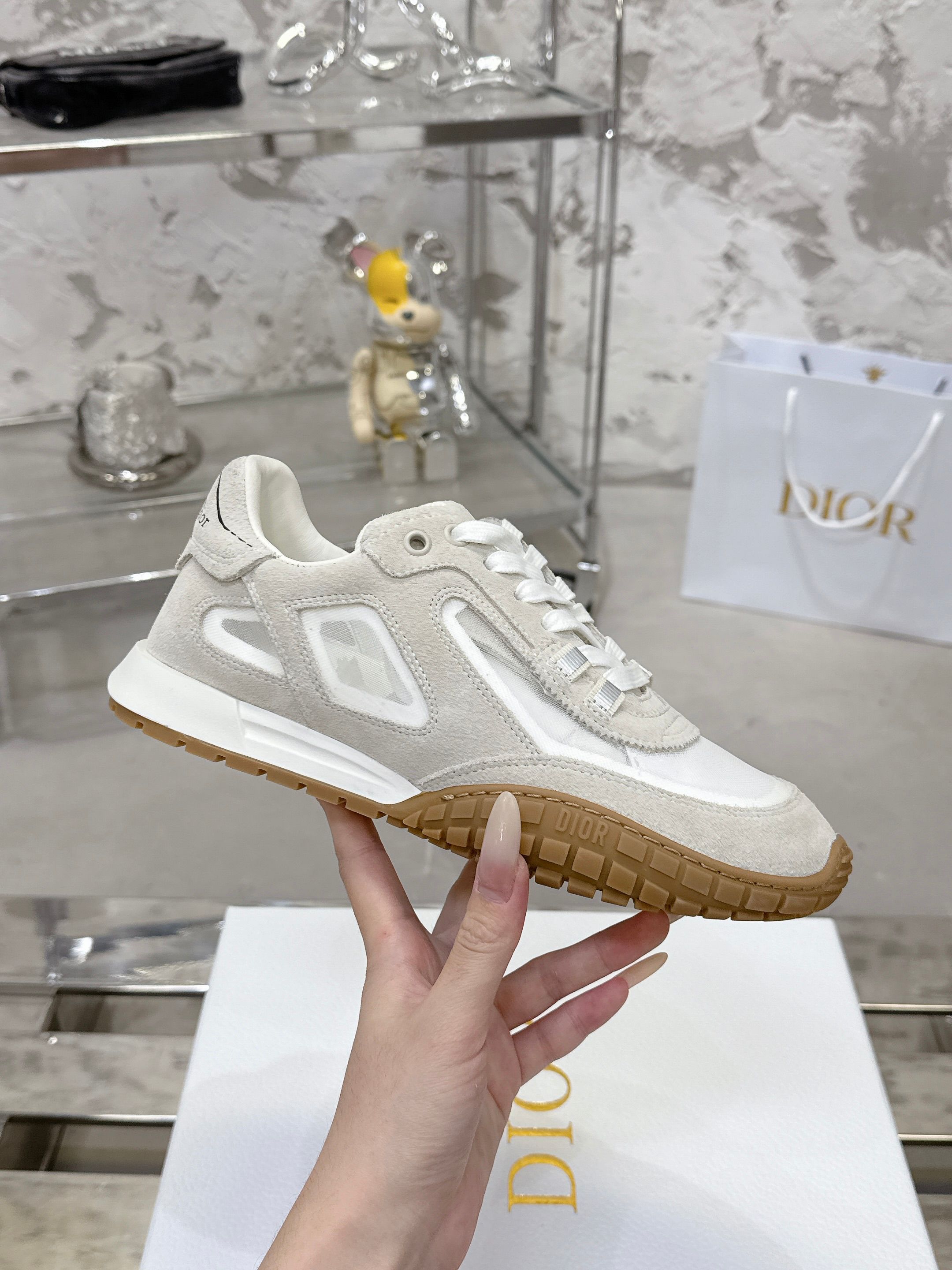 Dior Tech スニーカー - 秋冬の復古美学を感じる一足