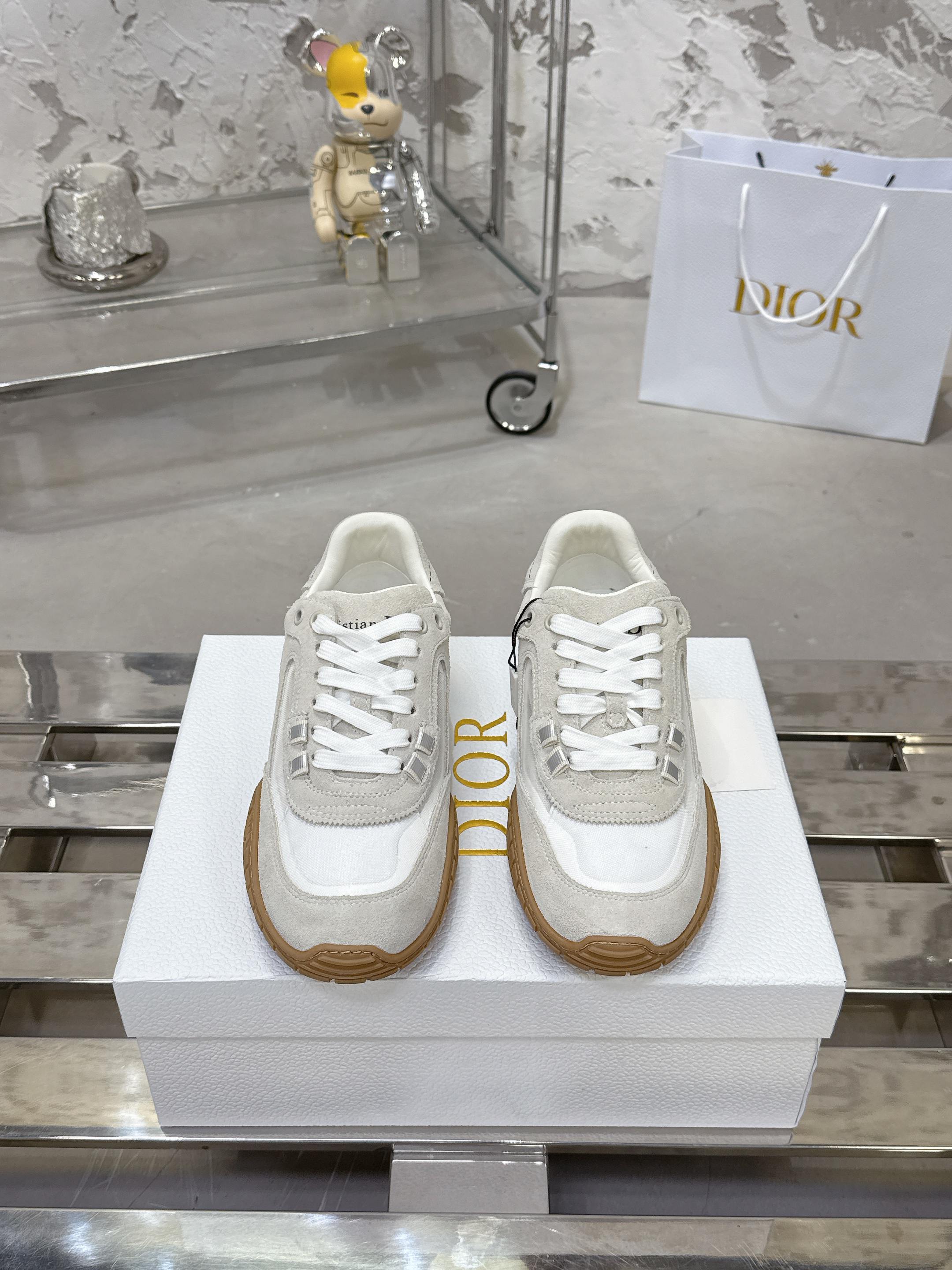 Dior Tech スニーカー - 秋冬の復古美学を感じる一足