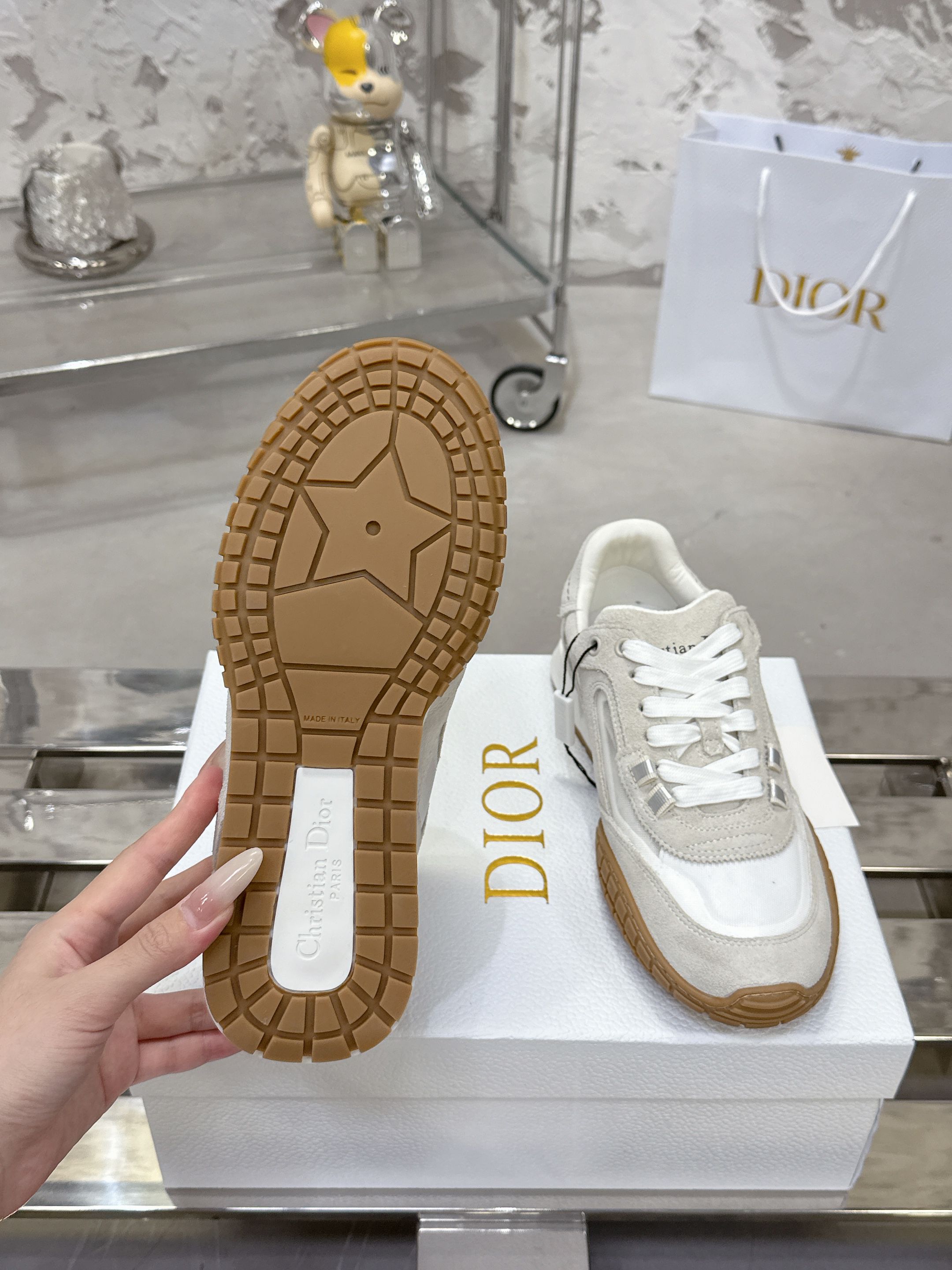 Dior Tech スニーカー - 秋冬の復古美学を感じる一足