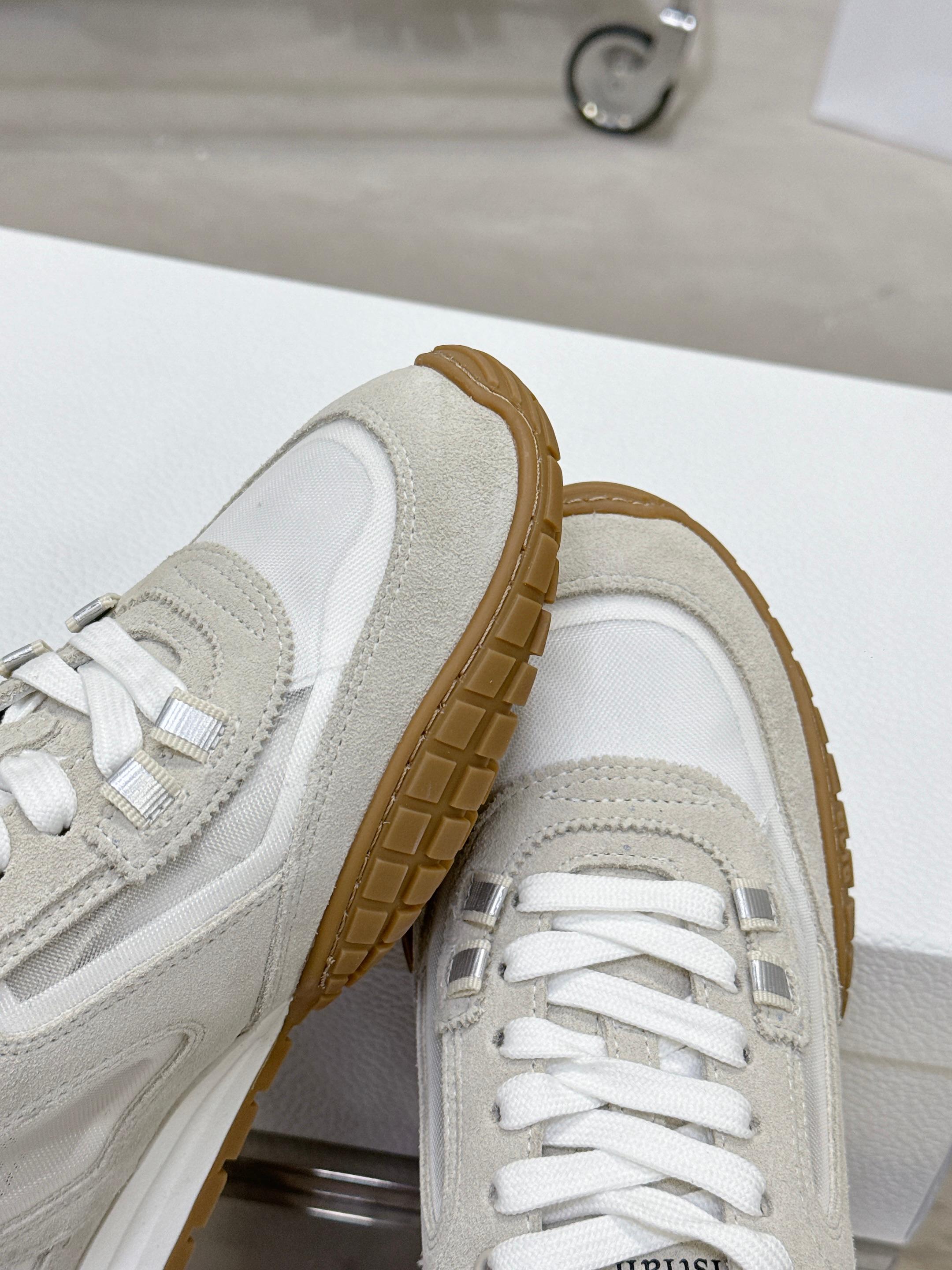 Dior Tech スニーカー - 秋冬の復古美学を感じる一足