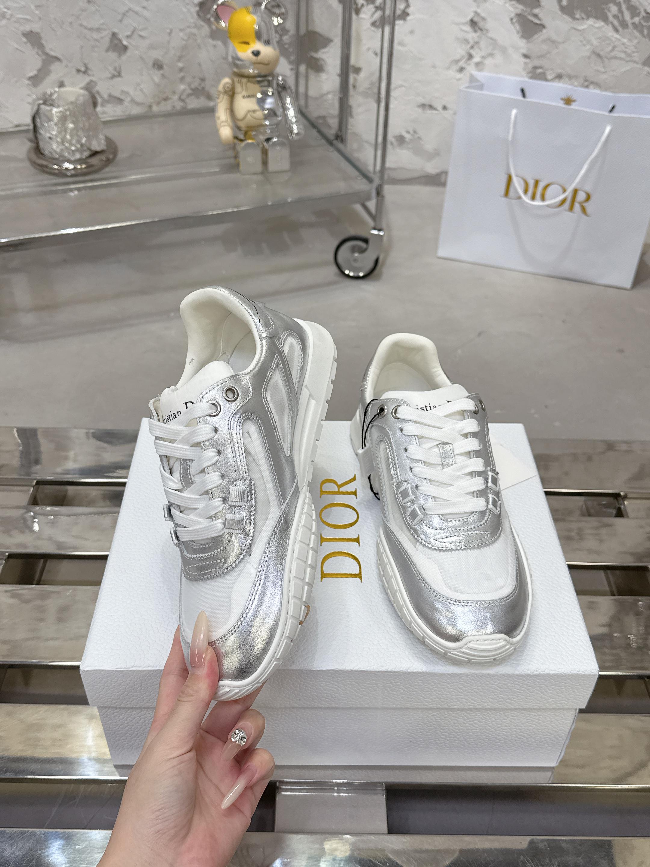 Dior Tech 运动鞋 - 秋冬のトレンドを先取りするスタイリッシュな一足