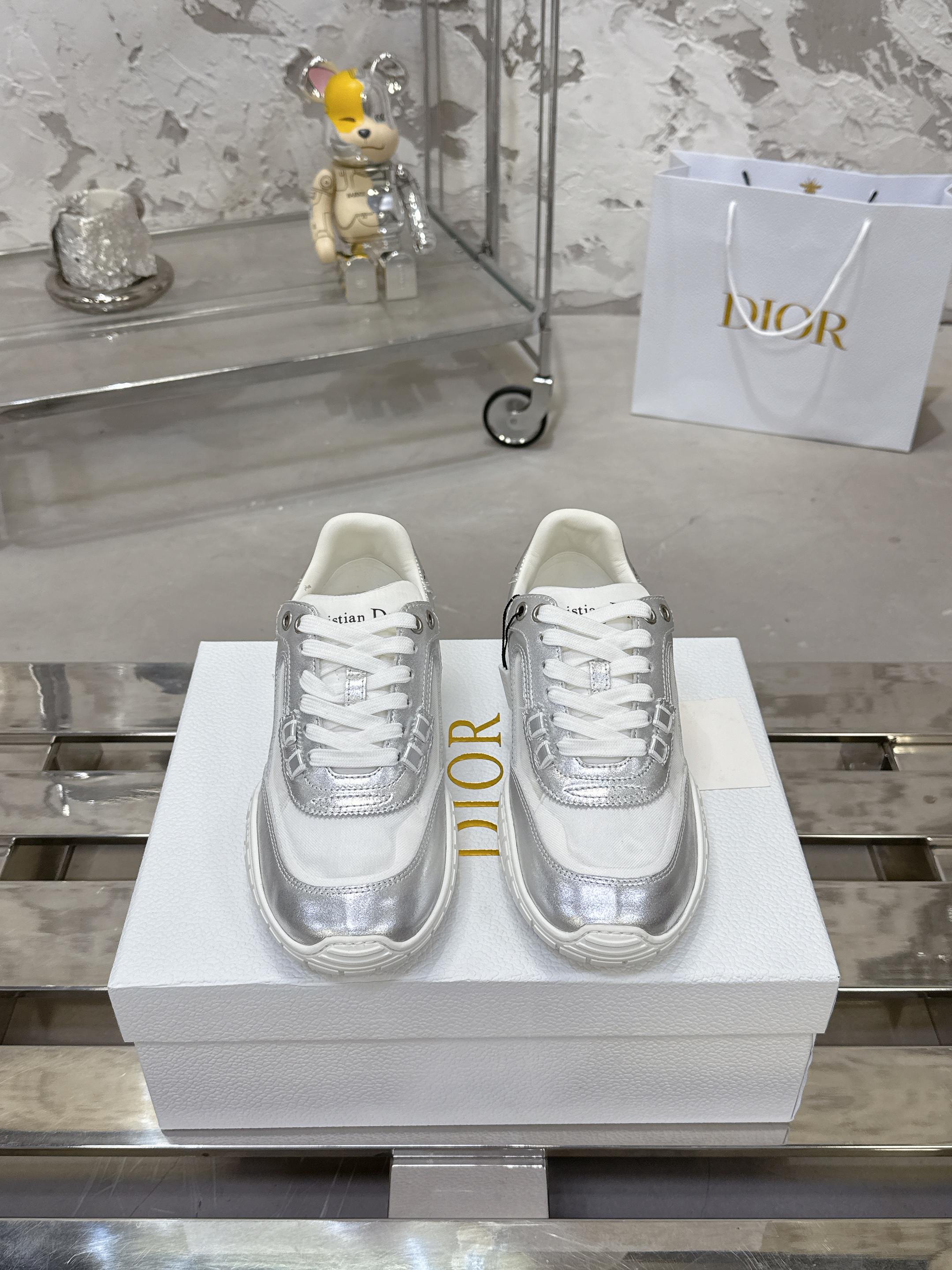 Dior Tech 运动鞋 - 秋冬のトレンドを先取りするスタイリッシュな一足