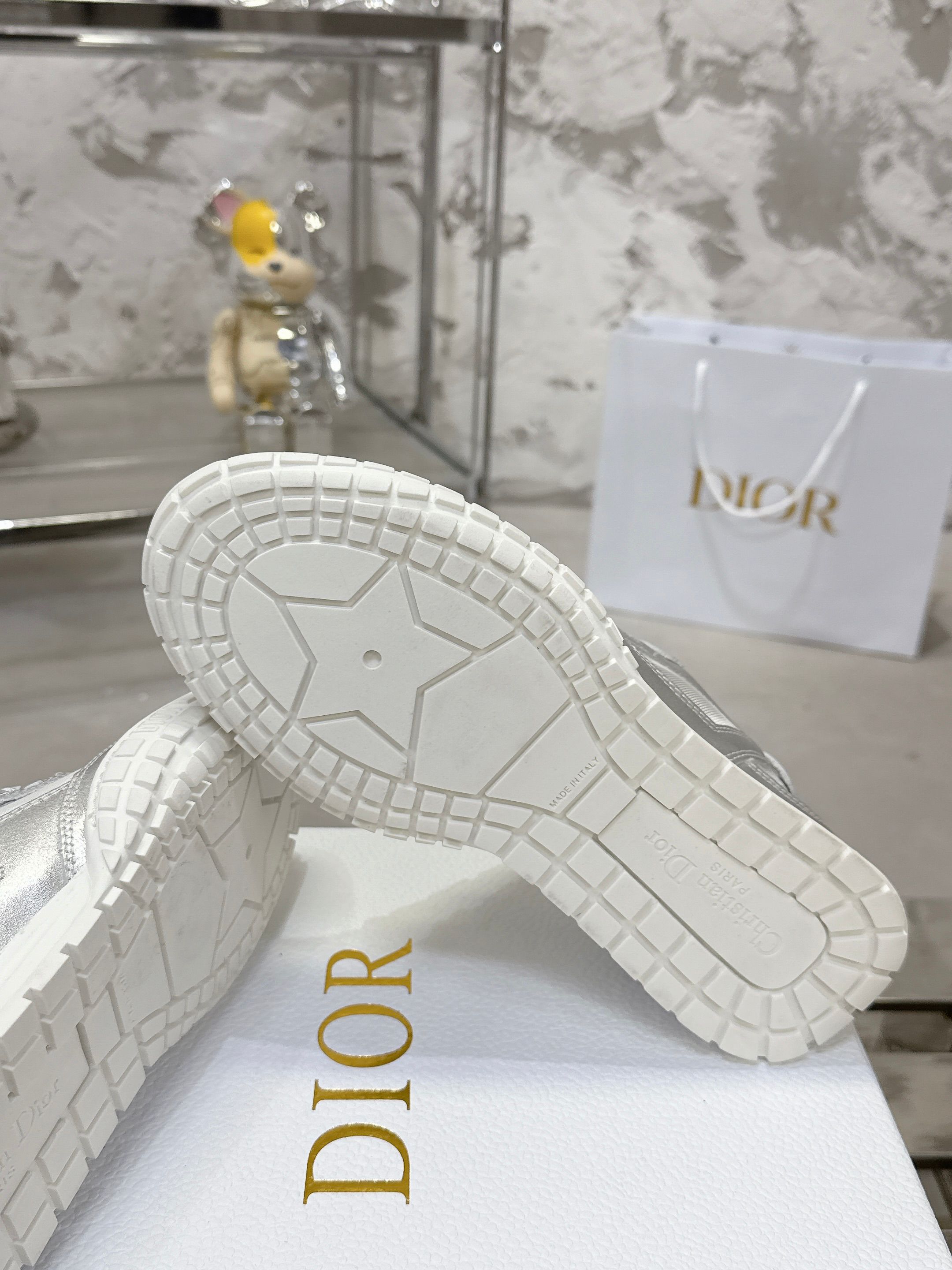 Dior Tech 运动鞋 - 秋冬のトレンドを先取りするスタイリッシュな一足