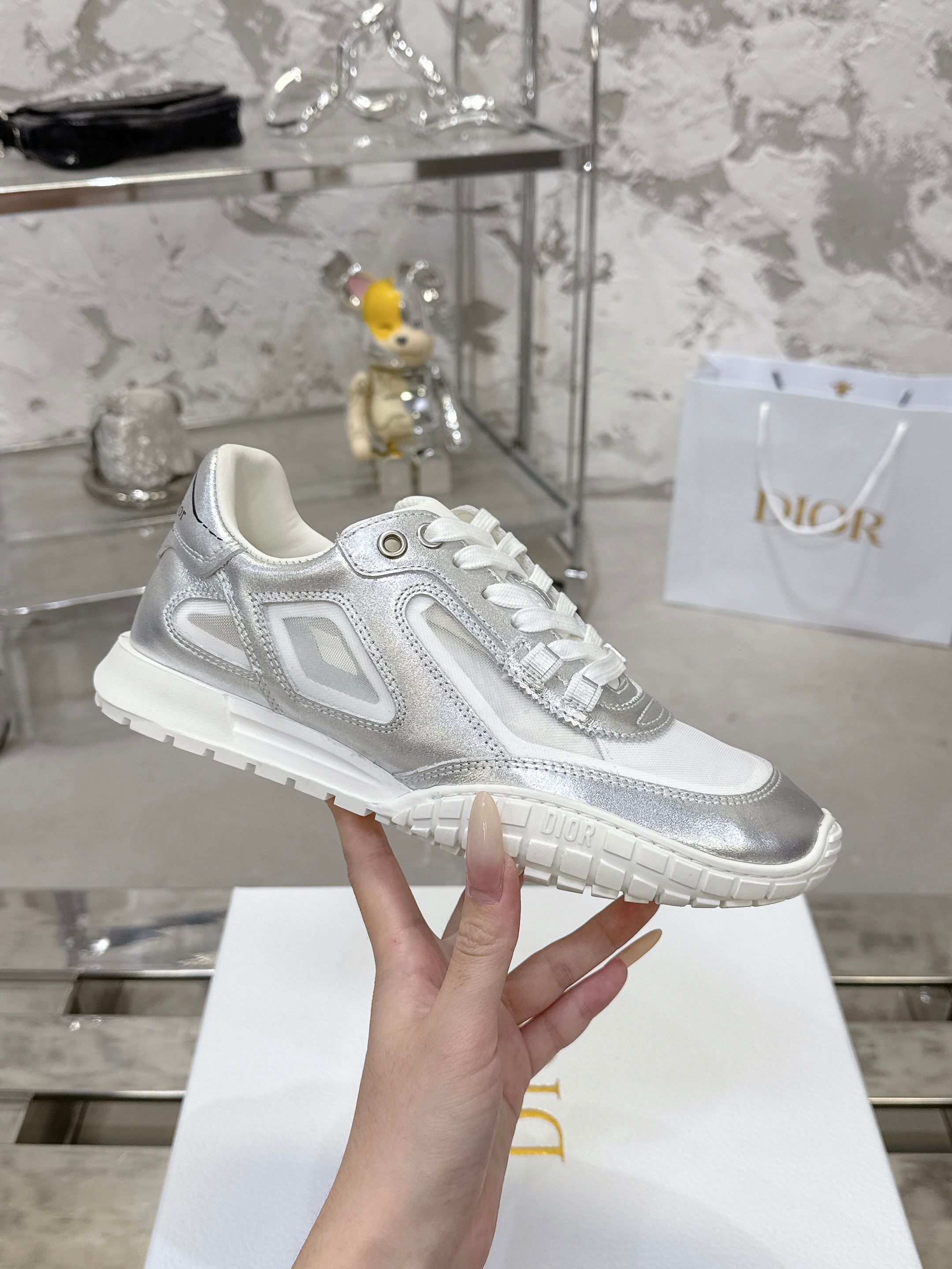 Dior Tech 运动鞋 - 秋冬のトレンドを先取りするスタイリッシュな一足