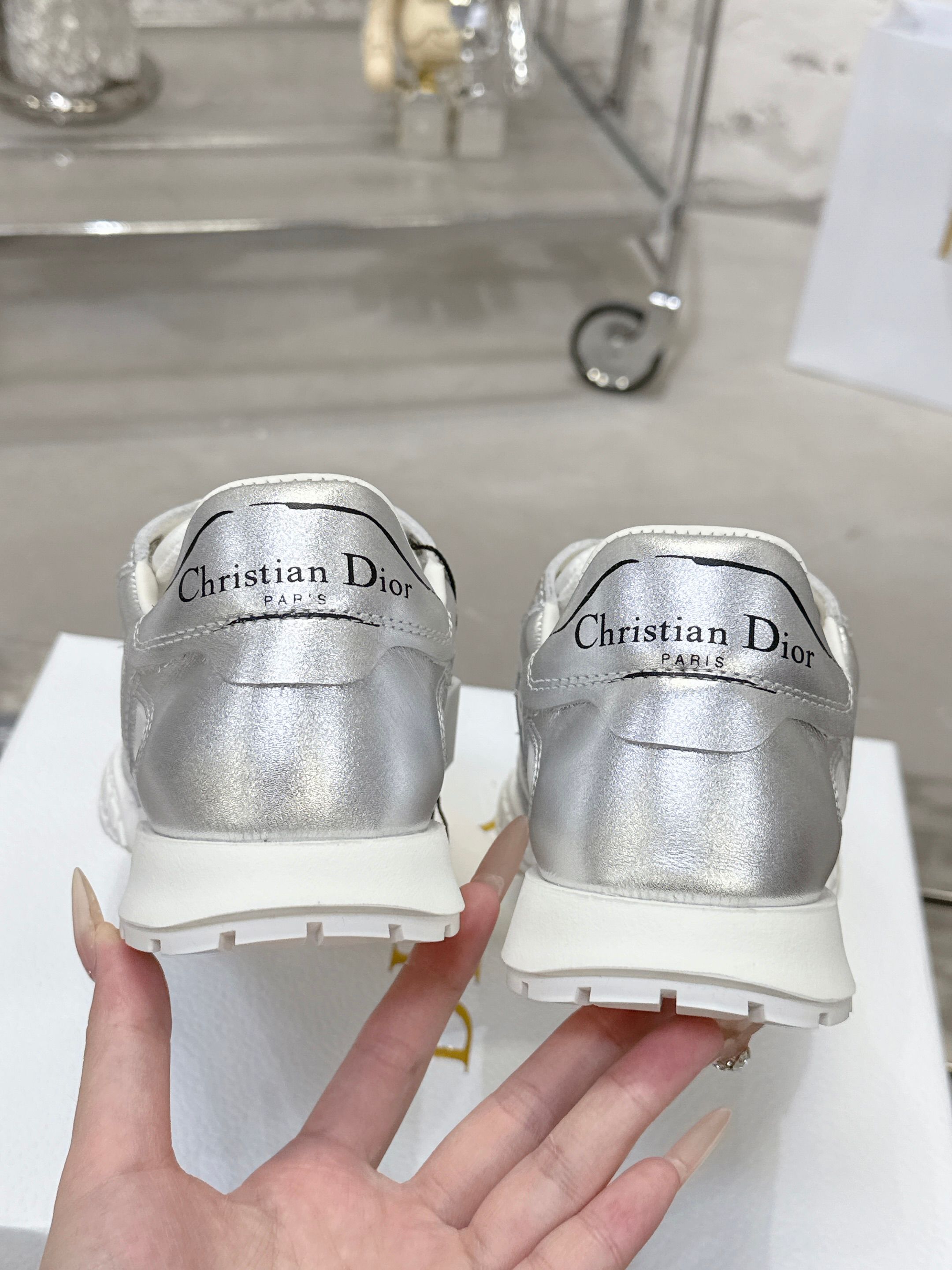 Dior Tech 运动鞋 - 秋冬のトレンドを先取りするスタイリッシュな一足