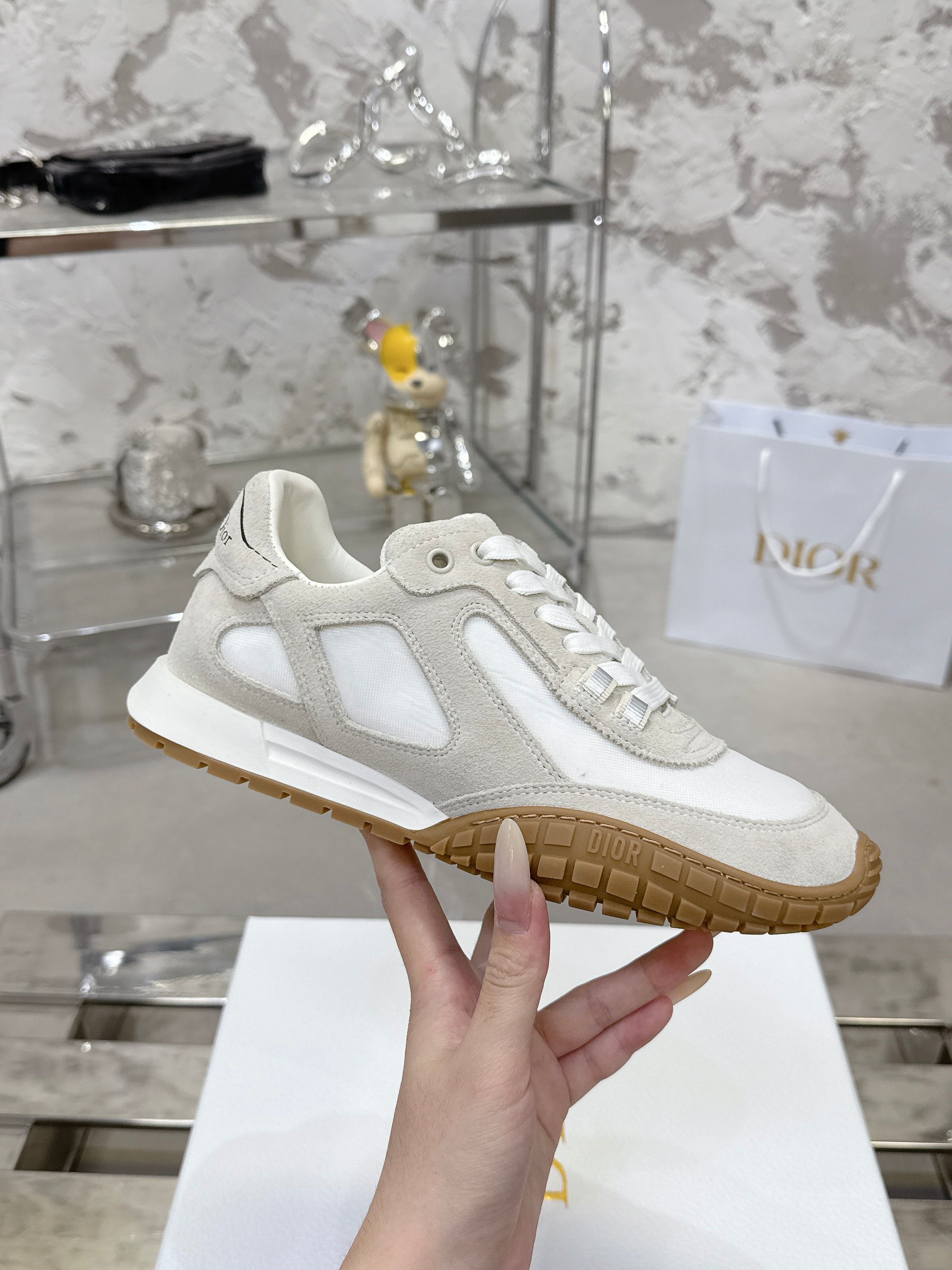 Dior Tech 运动鞋 - 復古美学を感じる秋冬スタイル