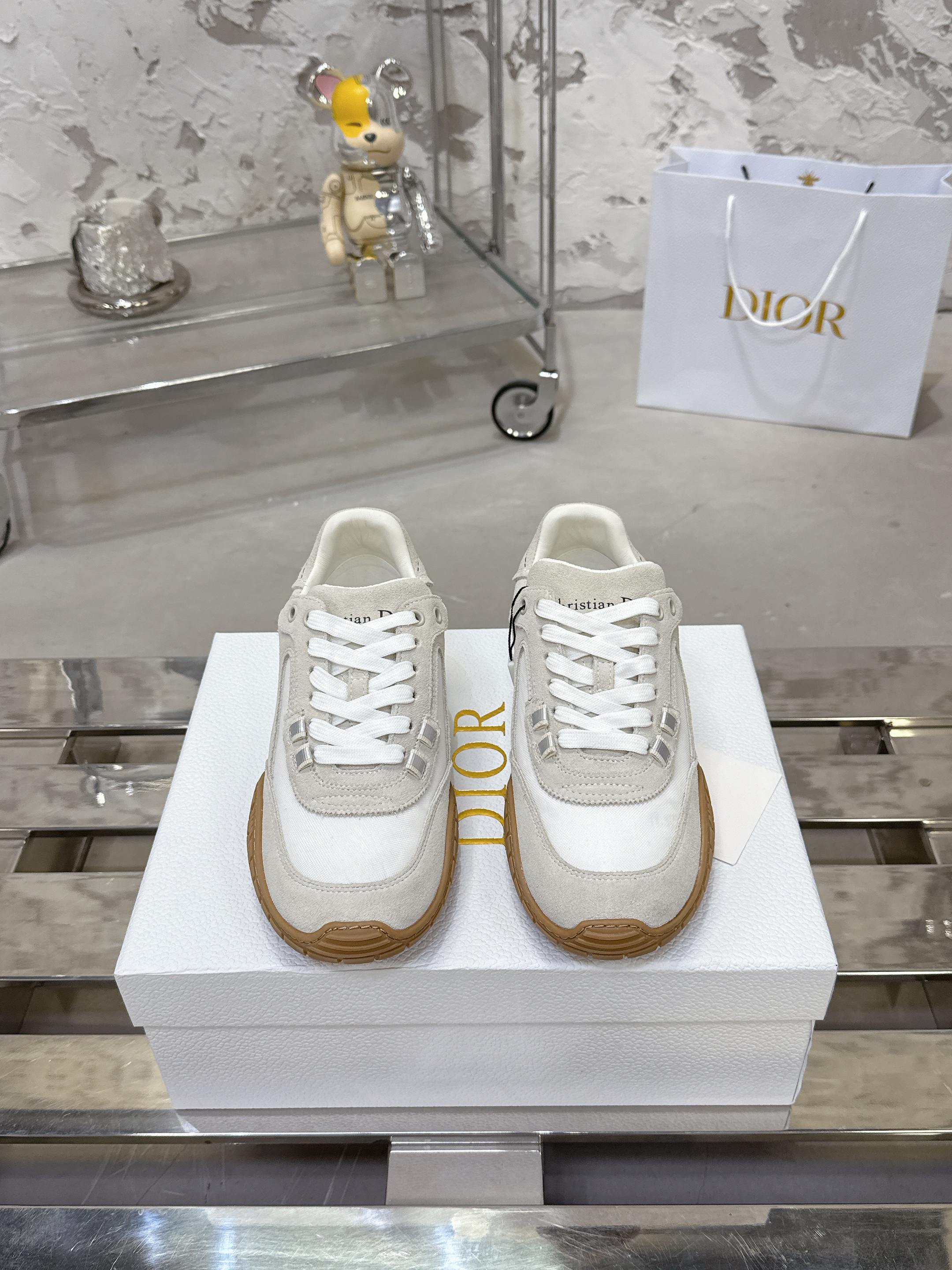 Dior Tech 运动鞋 - 復古美学を感じる秋冬スタイル