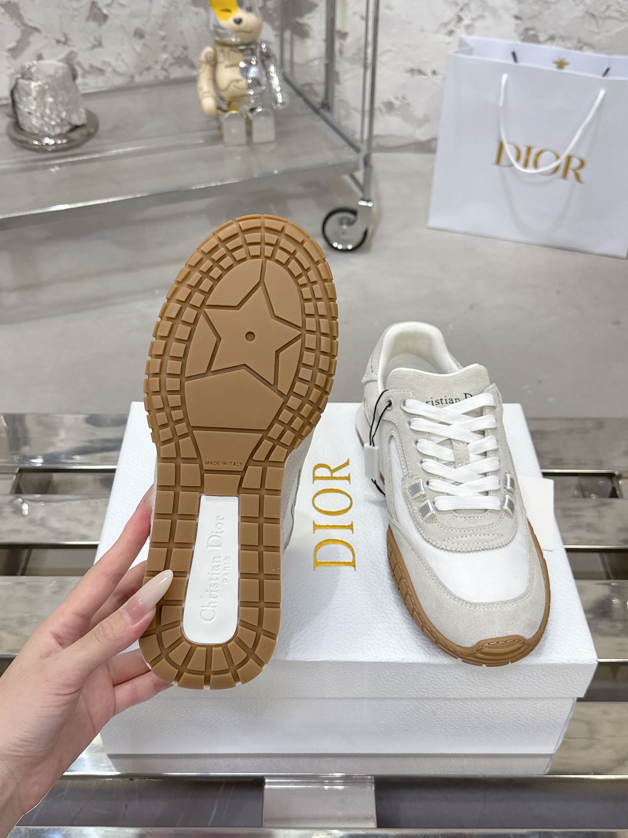 Dior Tech 运动鞋 - 復古美学を感じる秋冬スタイル