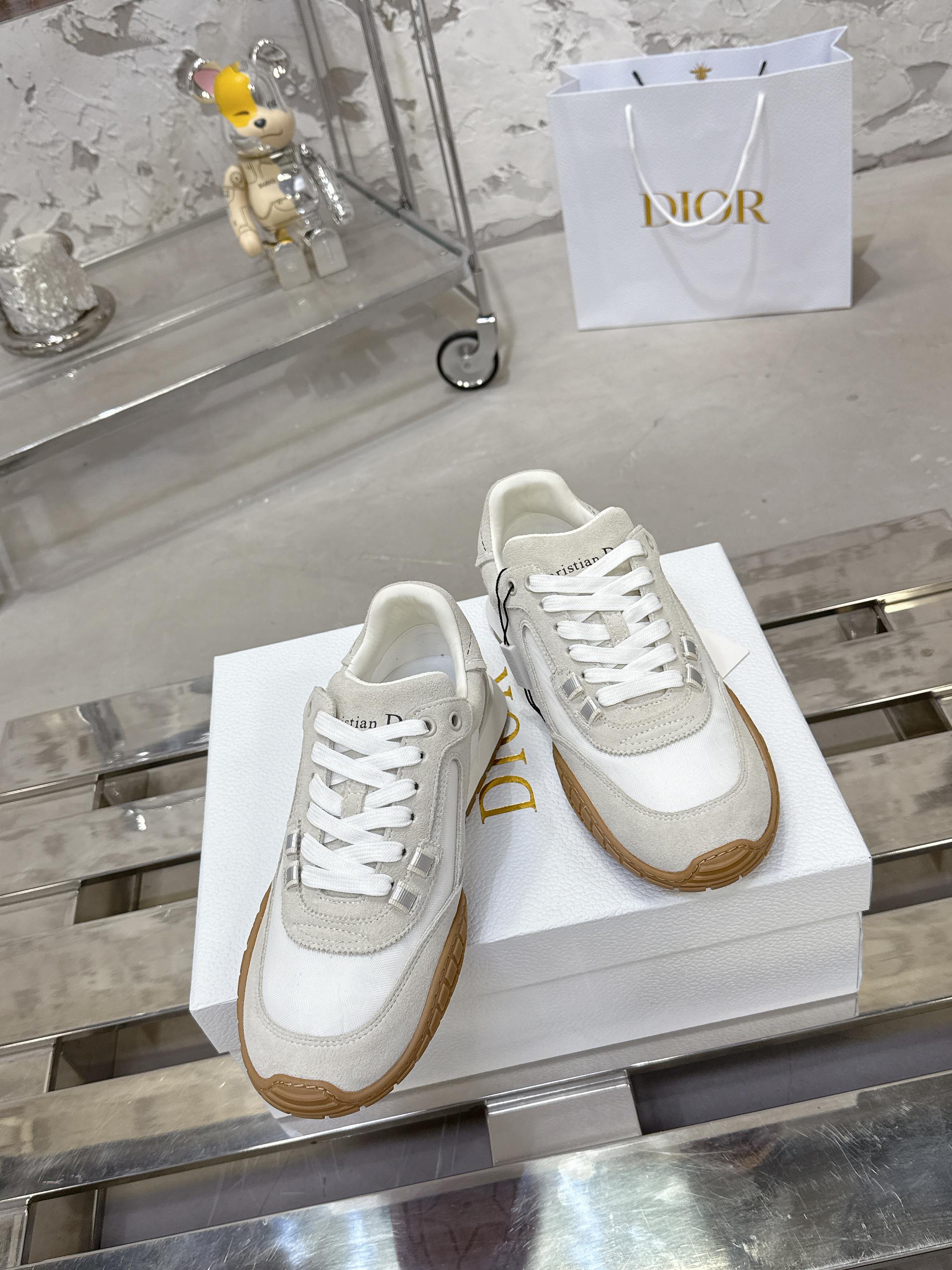 Dior Tech 运动鞋 - 復古美学を感じる秋冬スタイル