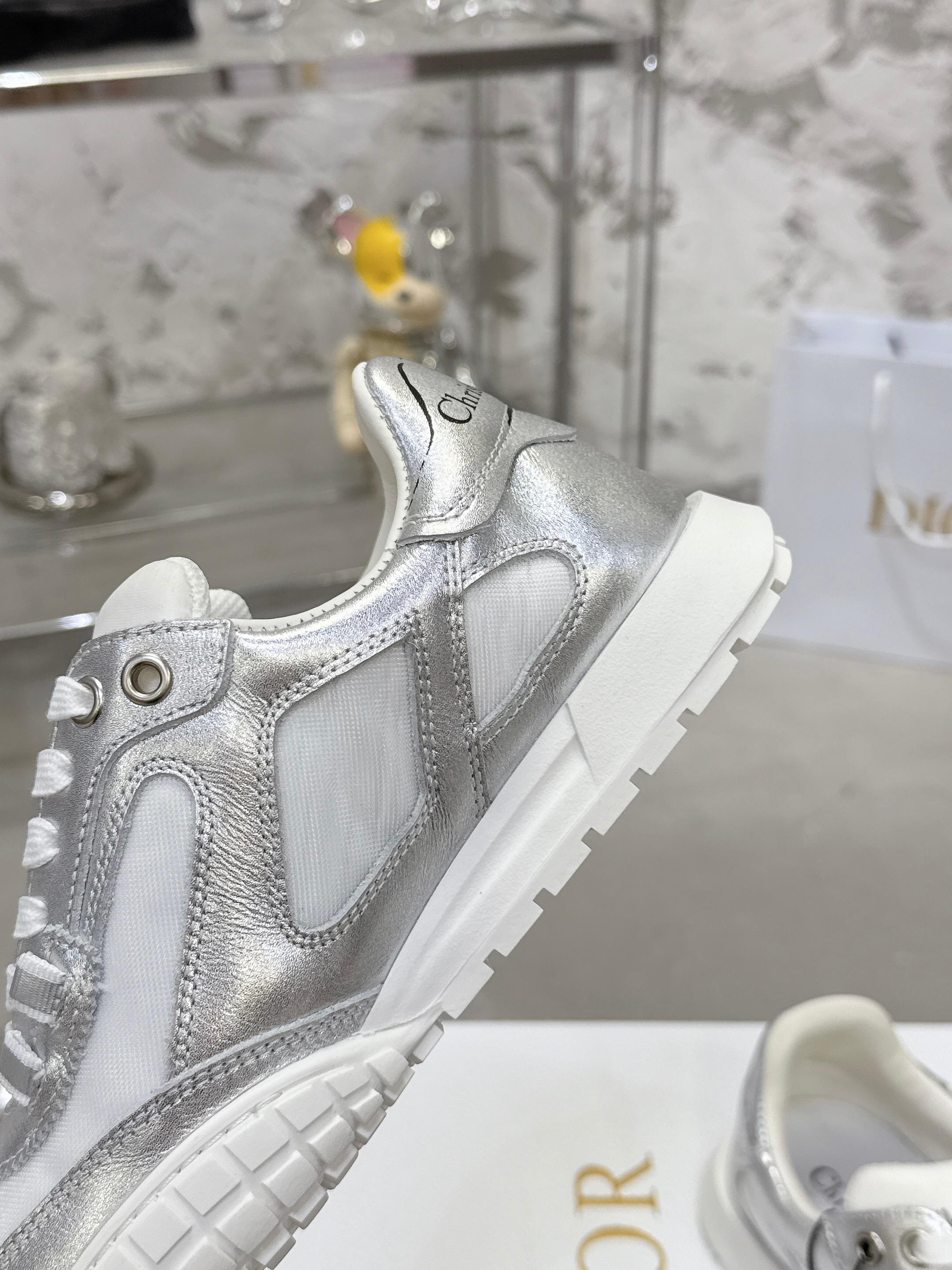 Dior Tech スポーツシューズ - 秋冬にぴったりの復古美学