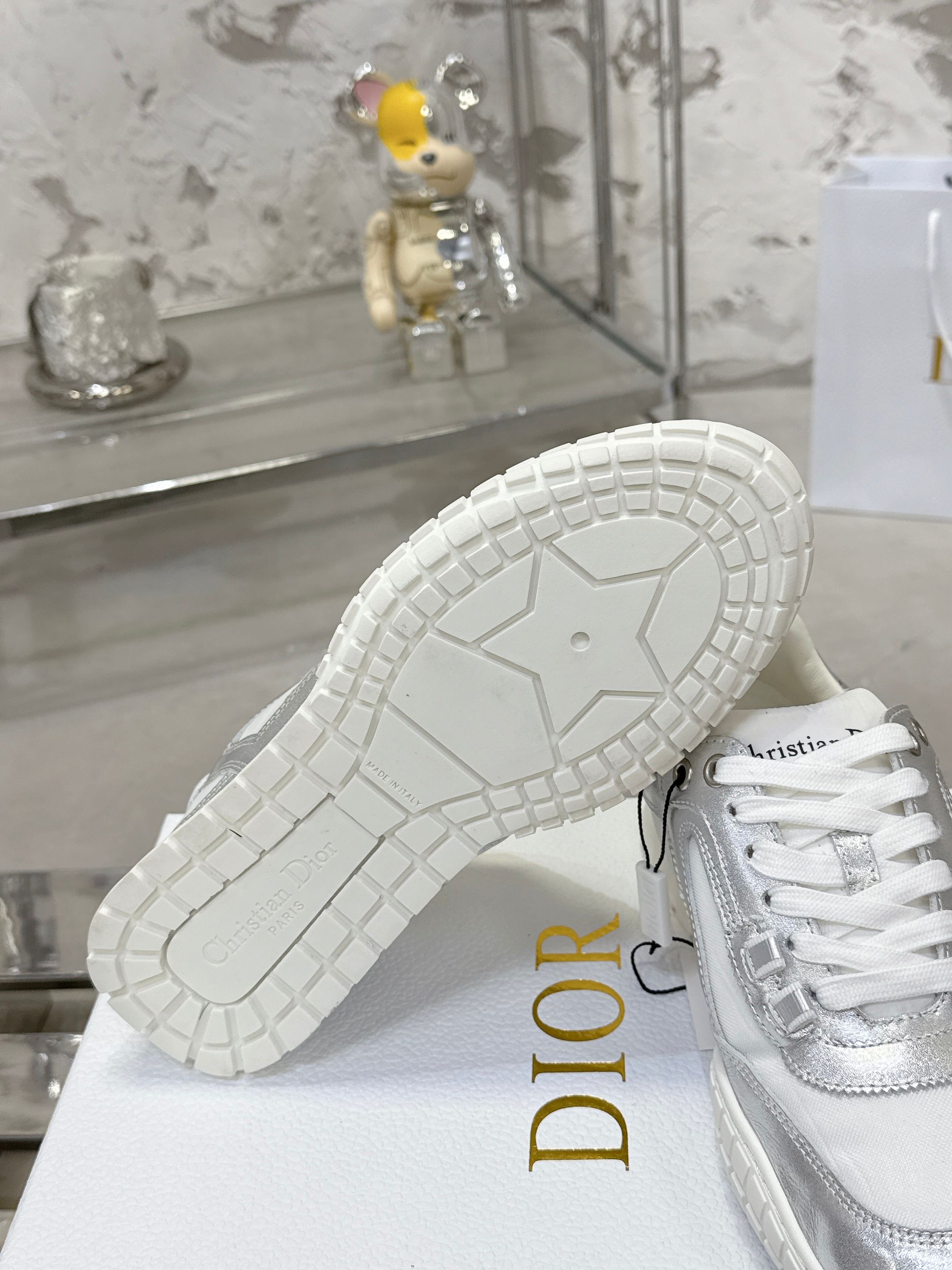 Dior Tech スポーツシューズ - 秋冬にぴったりの復古美学