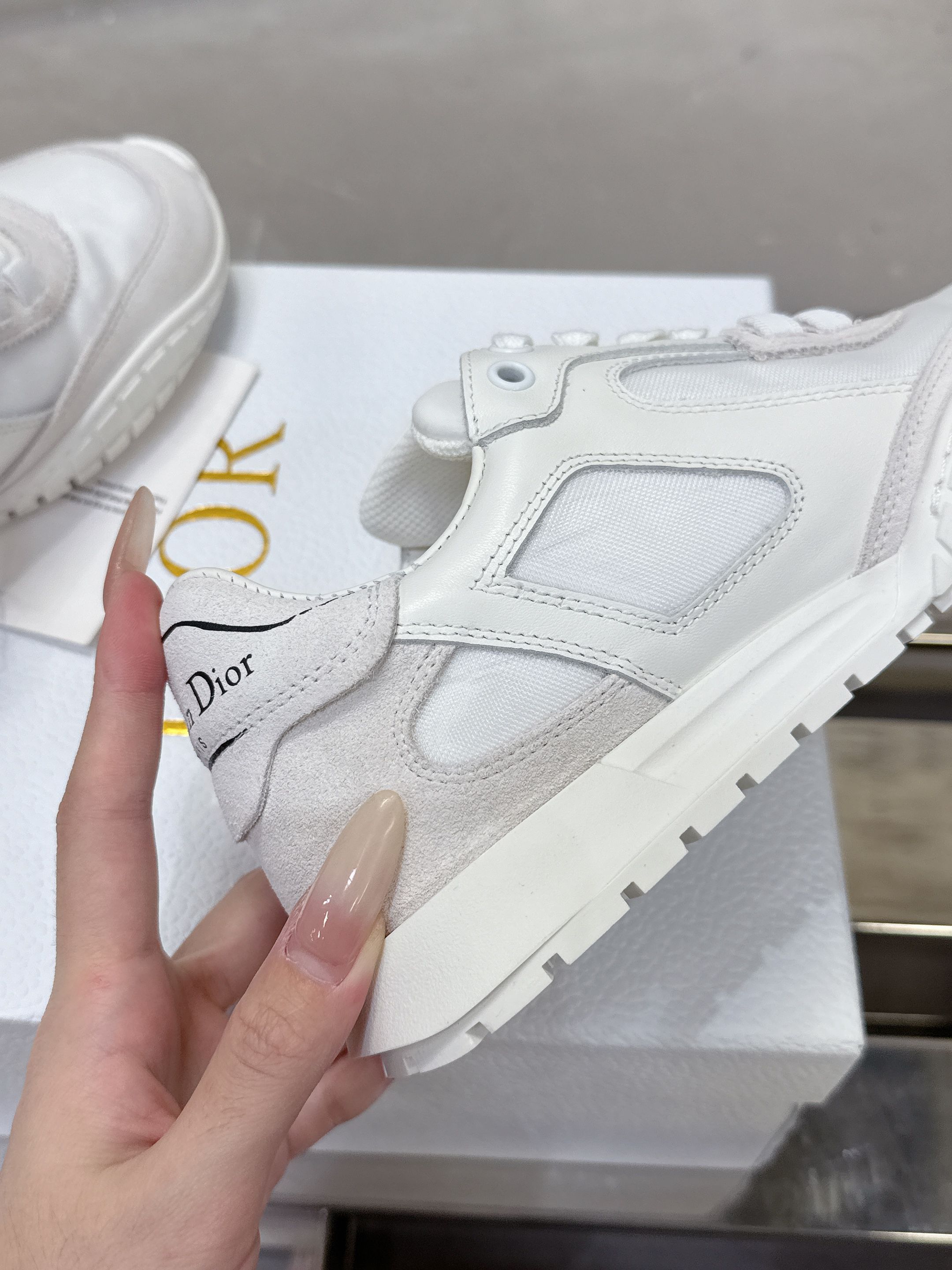 Dior Tech 运动鞋 - 秋冬の復古美学と高订風格