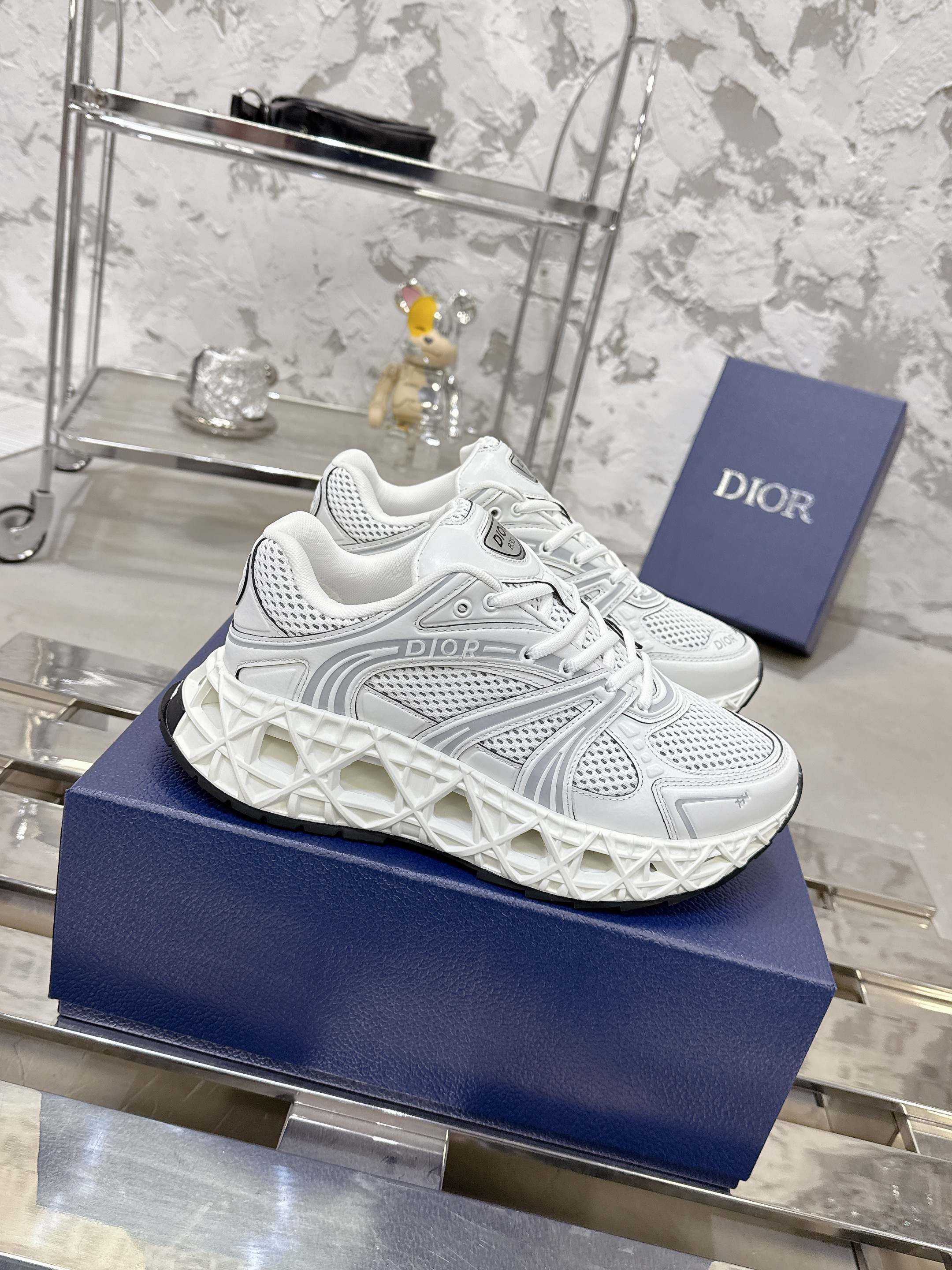 Dior B35 スニーカー - 春夏の新作、贅沢なデザインと快適さを両立