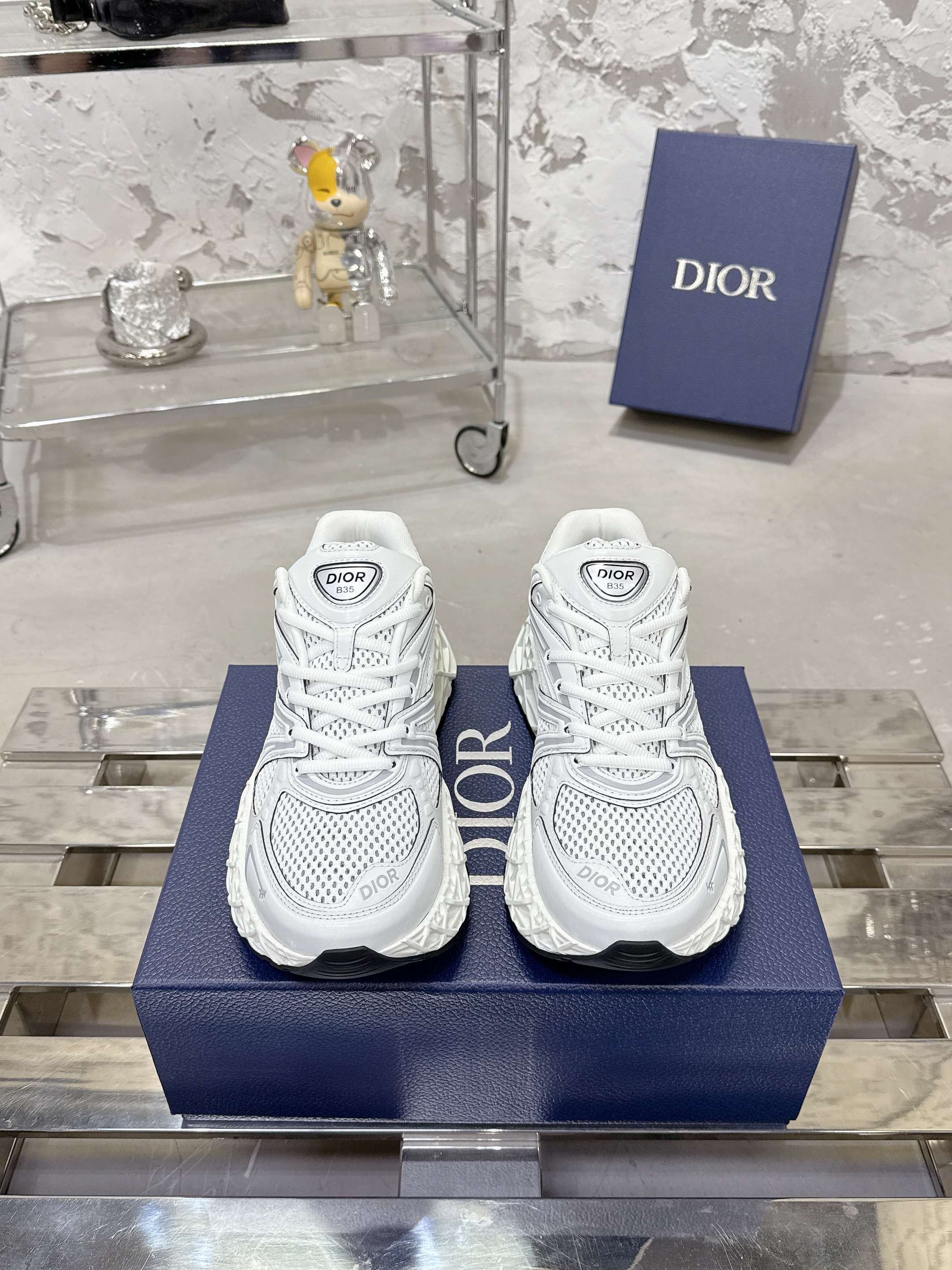 Dior B35 スニーカー - 春夏の新作、贅沢なデザインと快適さを両立