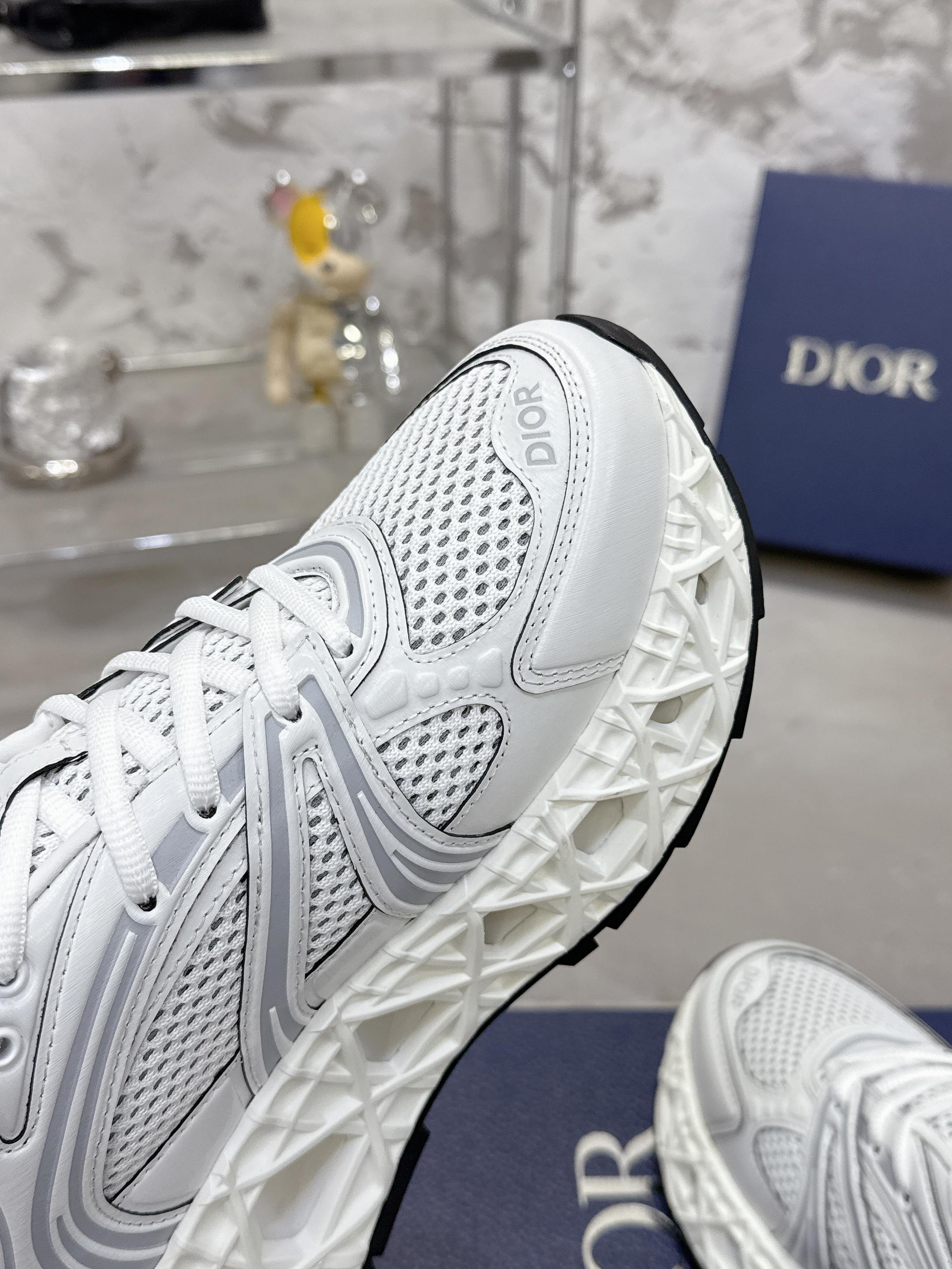 Dior B35 スニーカー - 春夏の新作、贅沢なデザインと快適さを両立
