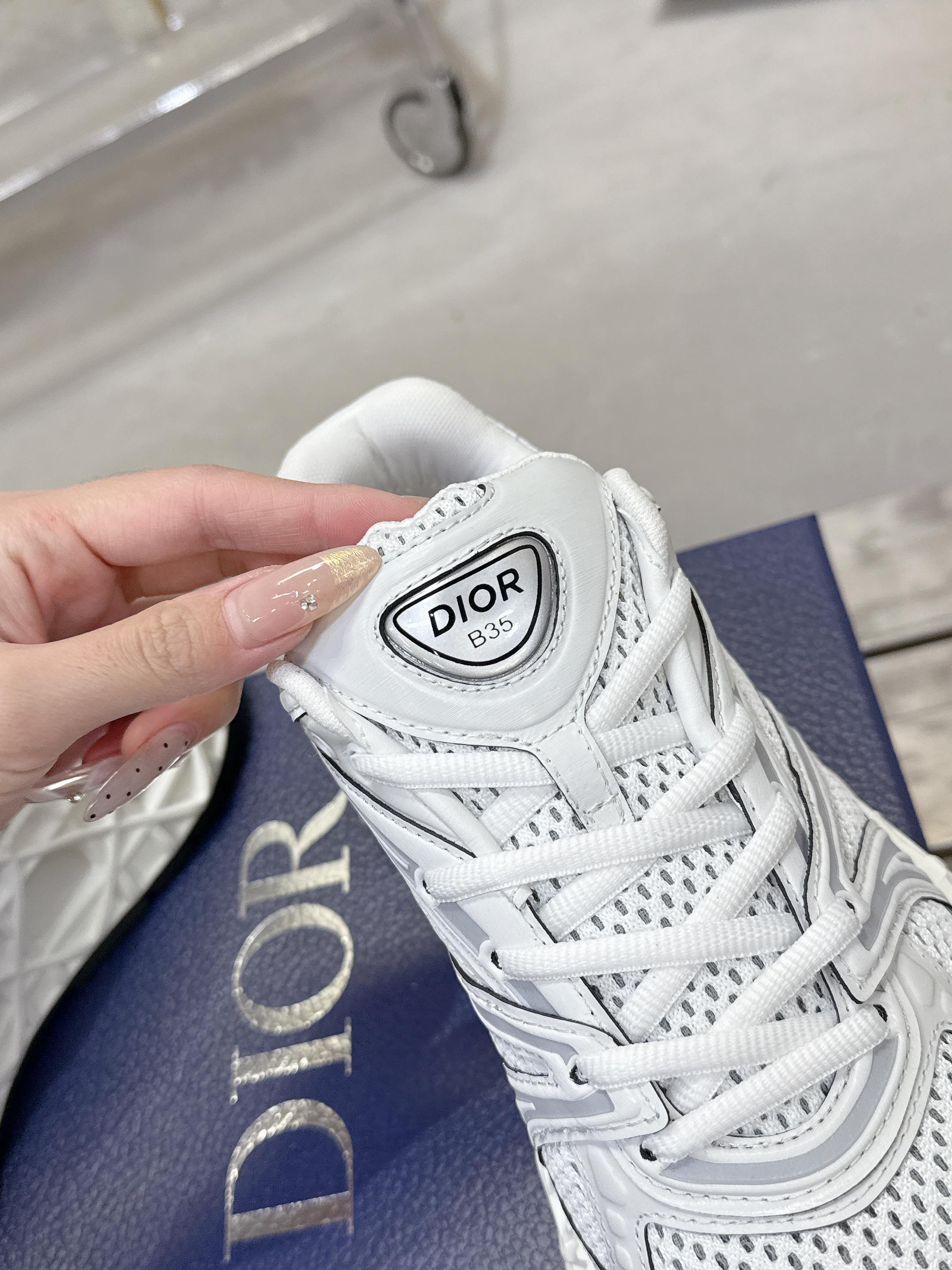 Dior B35 スニーカー - 春夏の新作、贅沢なデザインと快適さを両立