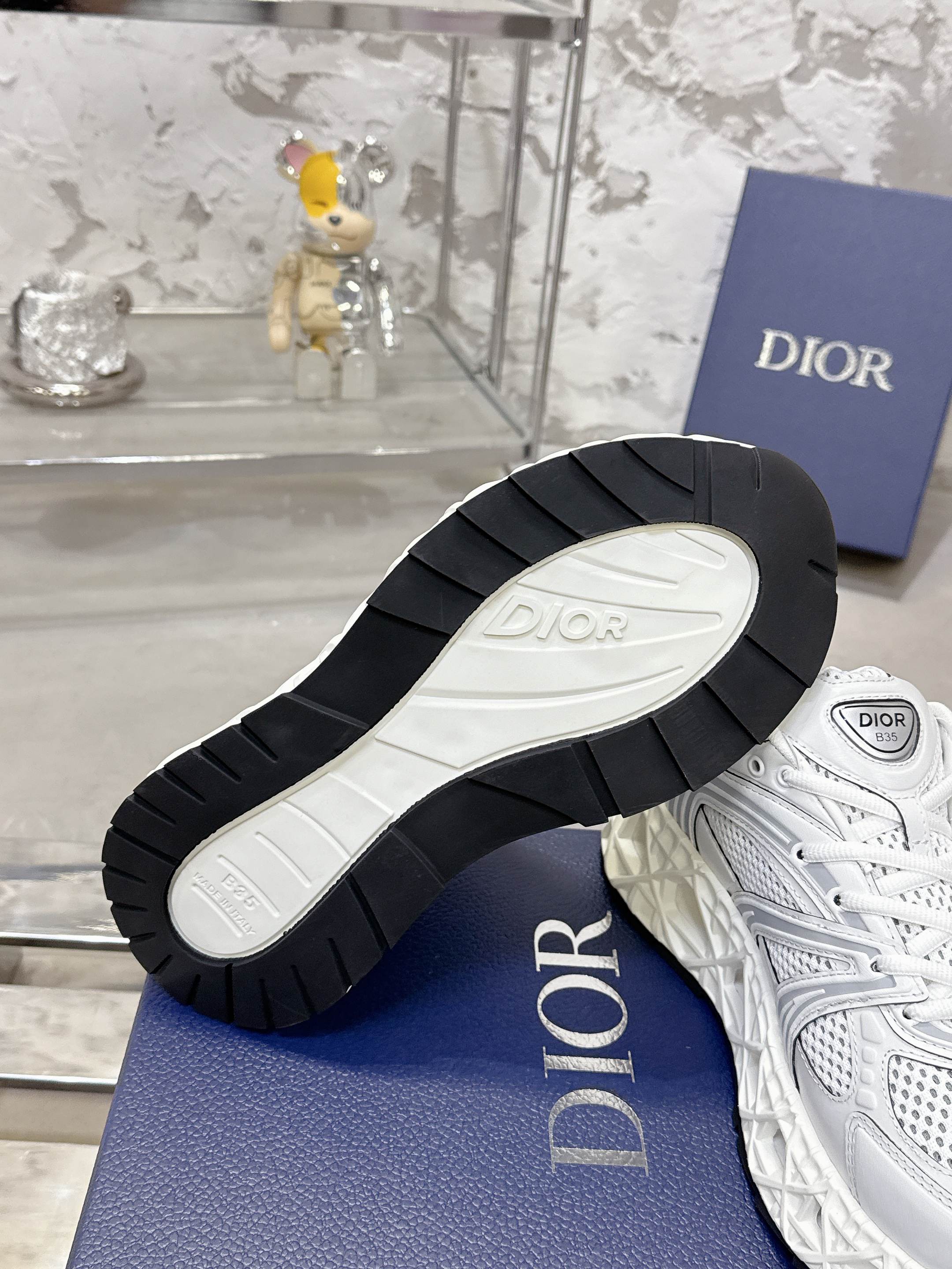 Dior B35 スニーカー - 春夏の新作、贅沢なデザインと快適さを両立