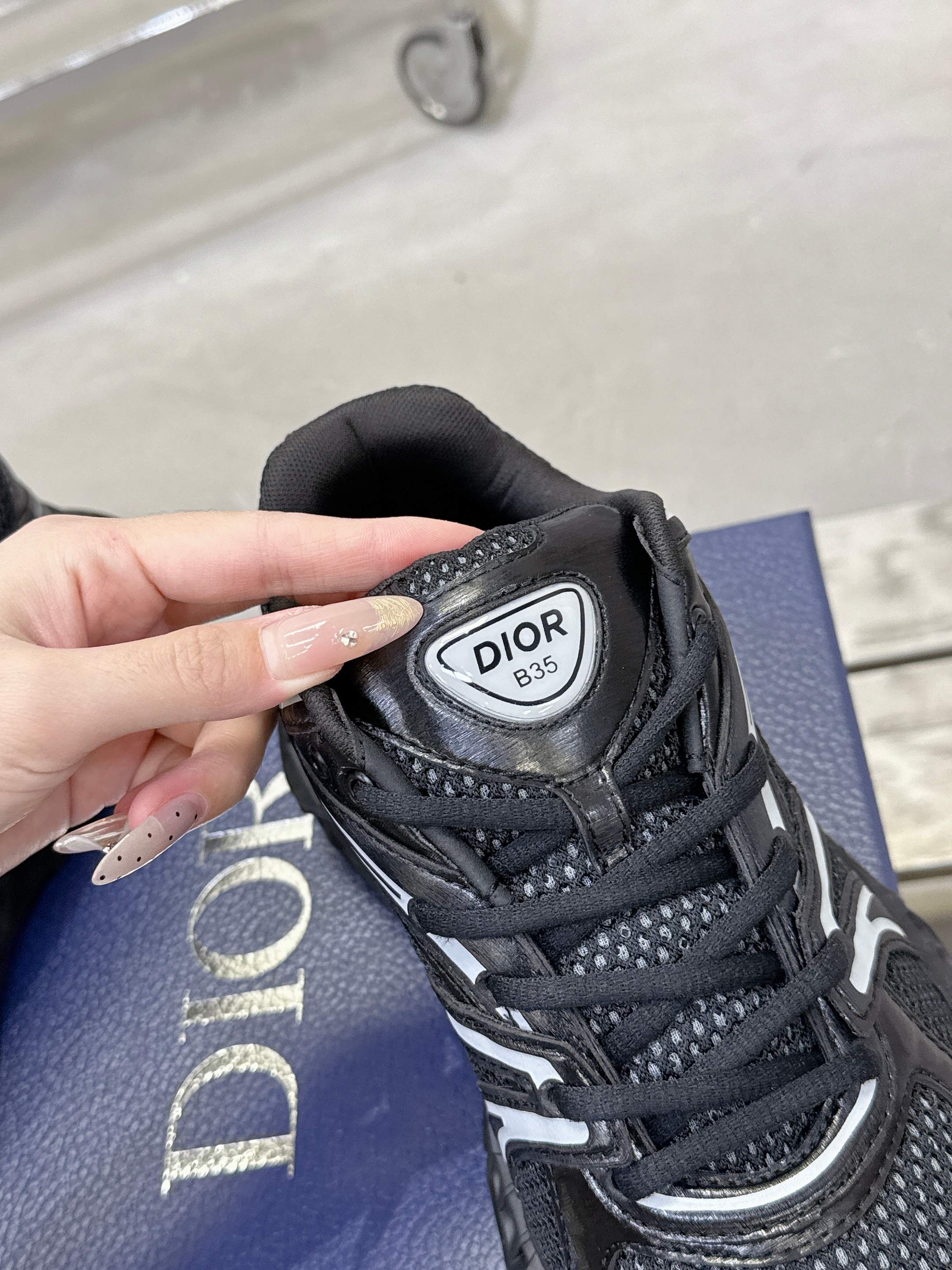 Dior B35 春夏男装用スニーカー - ラグジュアリーで快適なデザイン