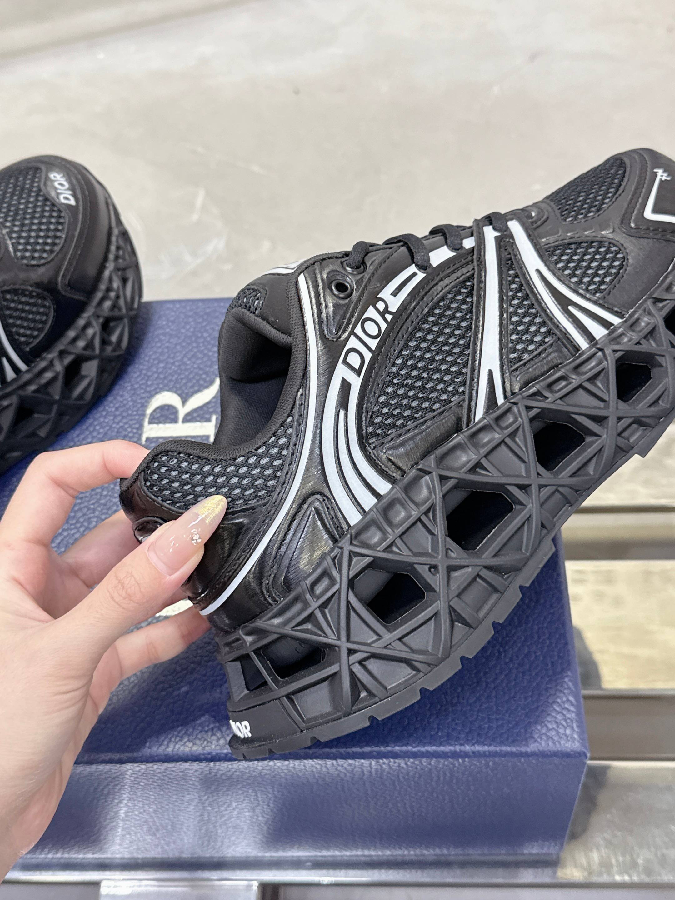 Dior B35 春夏男装用スニーカー - ラグジュアリーで快適なデザイン