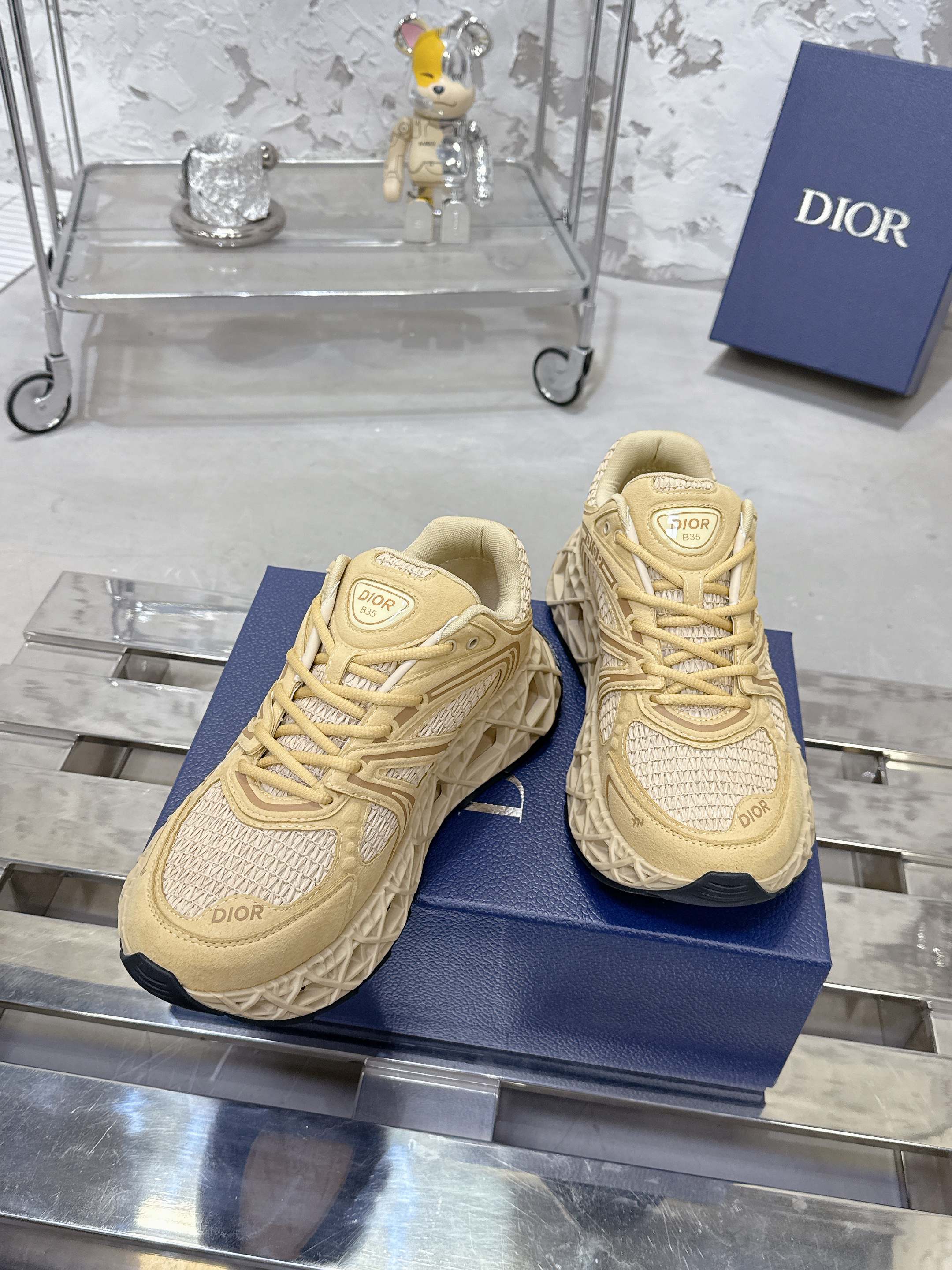 Dior B35 春夏コレクション 高級スポーツシューズ