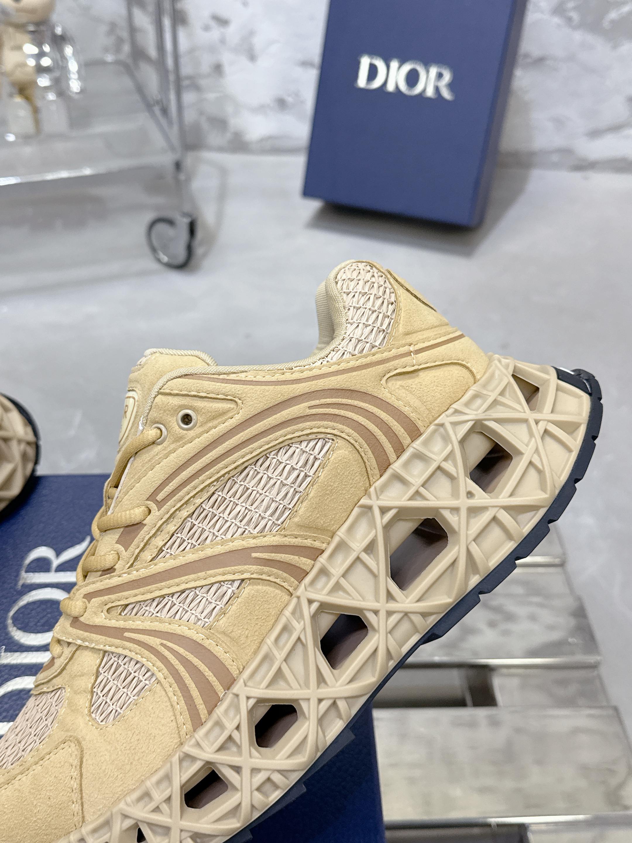 Dior B35 春夏コレクション 高級スポーツシューズ