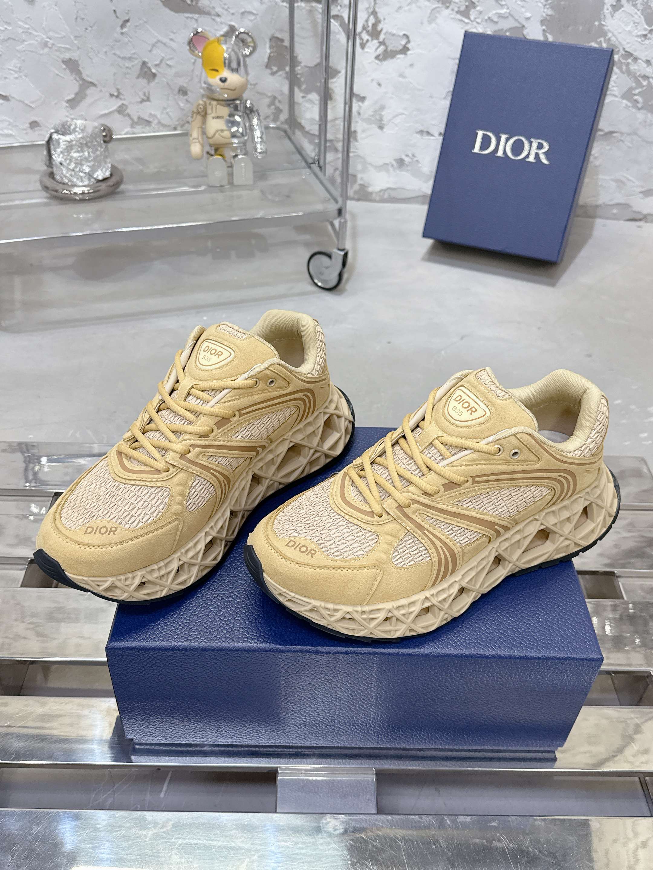 Dior B35 春夏コレクション 高級スポーツシューズ