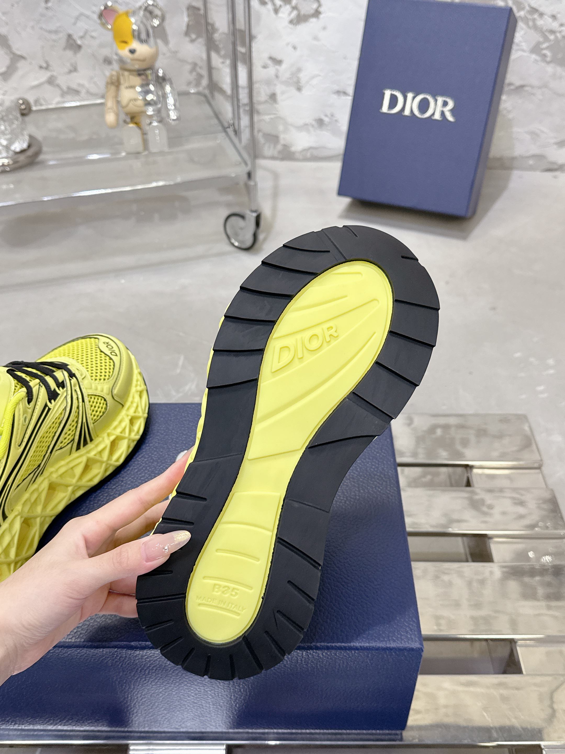 Dior B35 春夏男装スニーカー - 高級素材とデザインの絶妙な融合