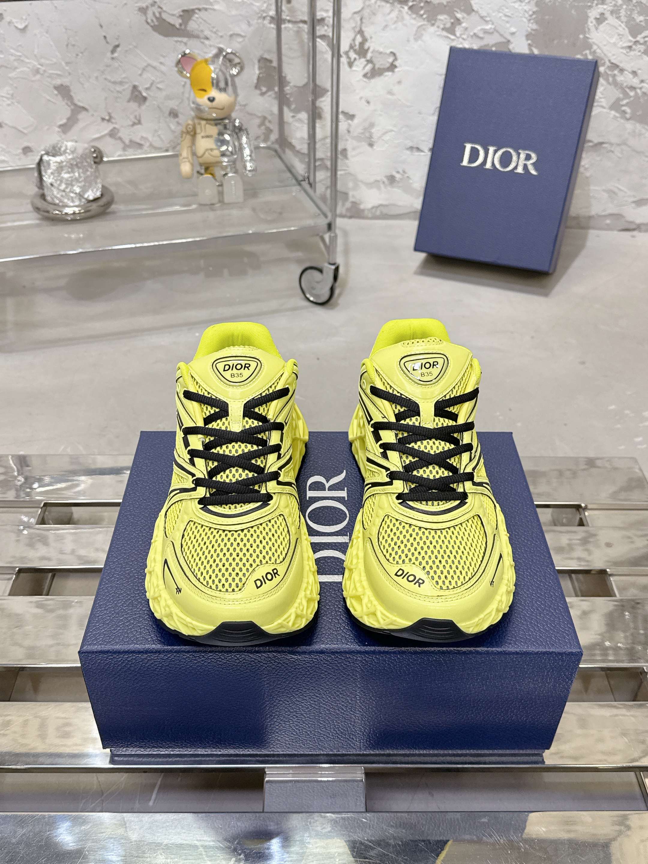 Dior B35 春夏男装スニーカー - 高級素材とデザインの絶妙な融合