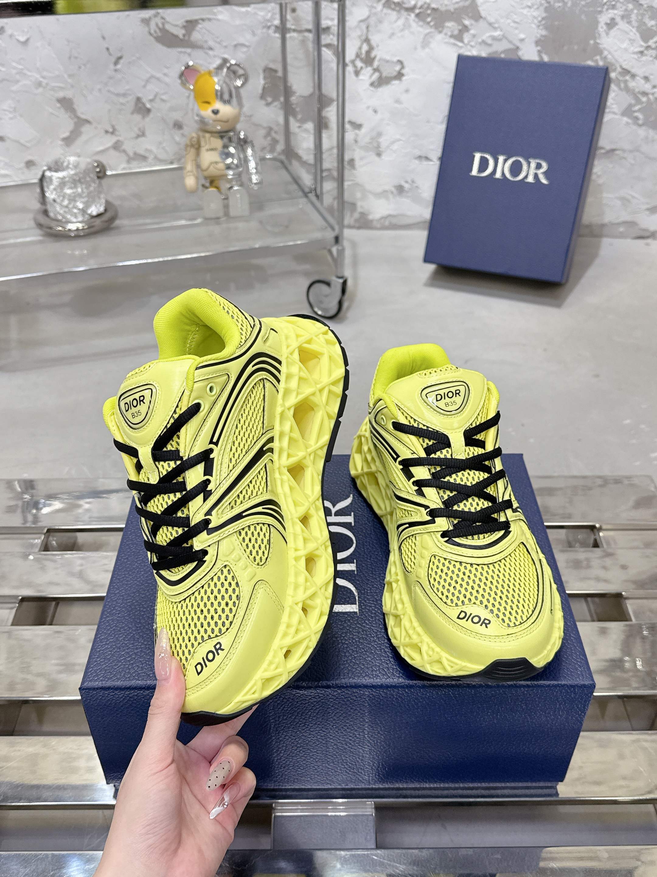 Dior B35 春夏男装スニーカー - 高級素材とデザインの絶妙な融合