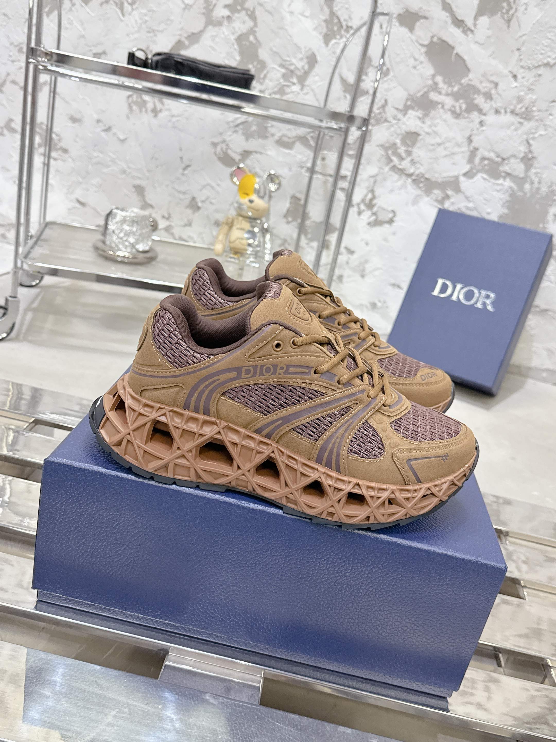 Dior B35 春夏奢華部落スタイルのスニーカー