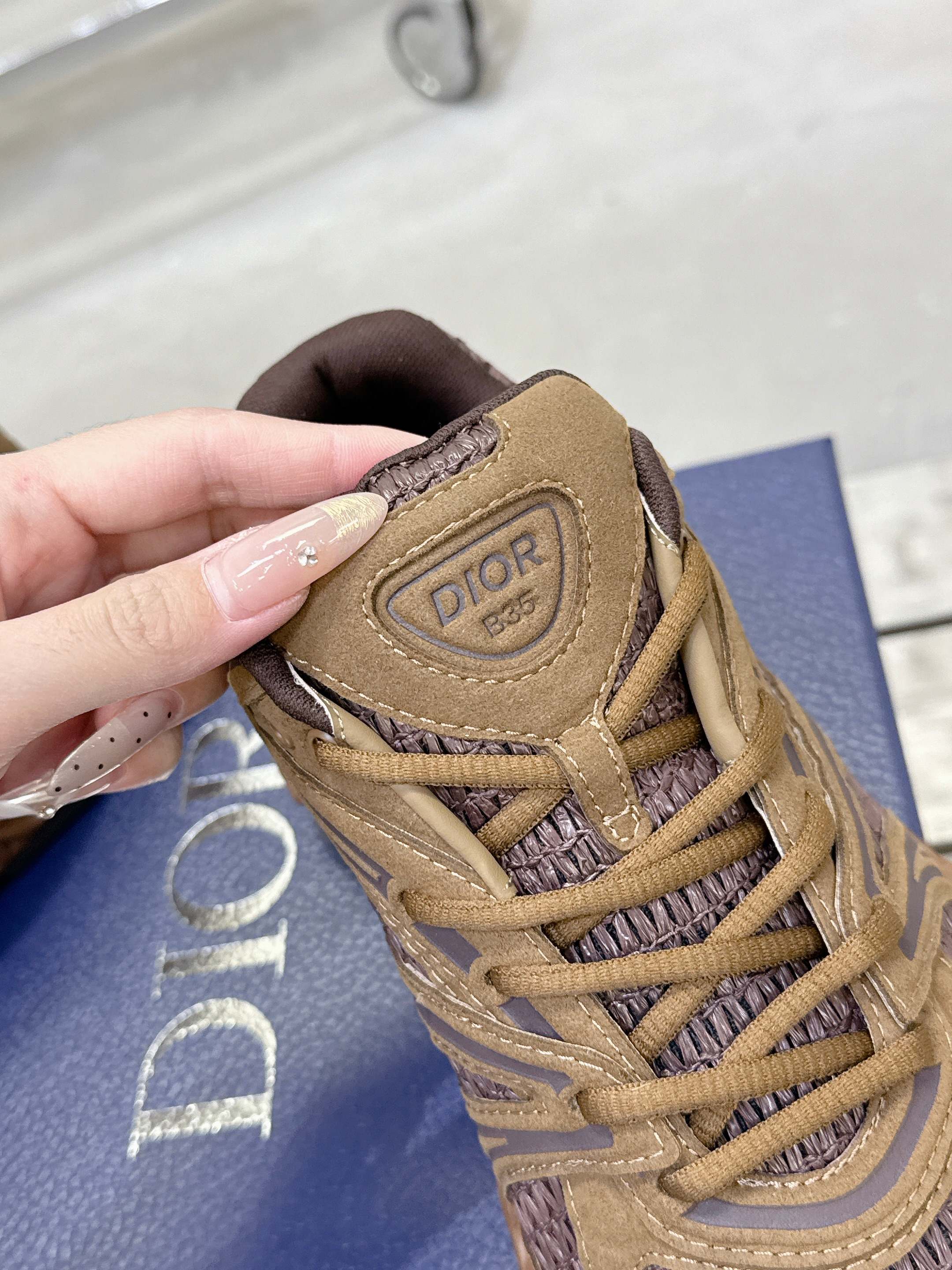 Dior B35 春夏奢華部落スタイルのスニーカー