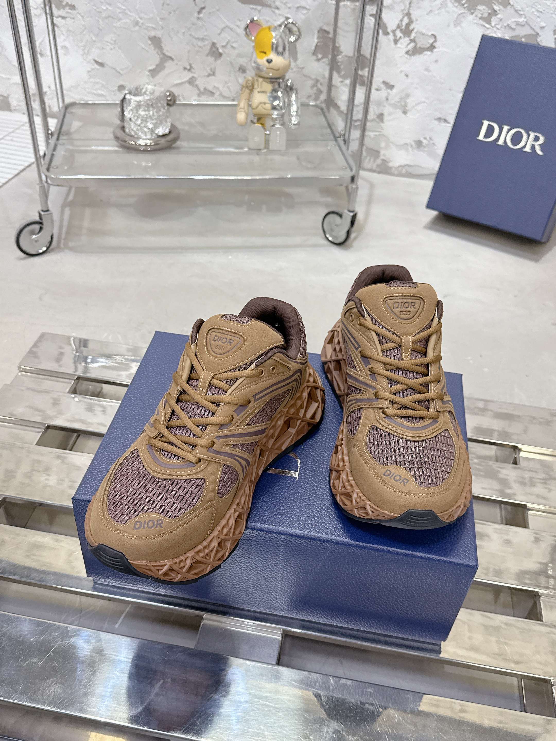 Dior B35 春夏奢華部落スタイルのスニーカー