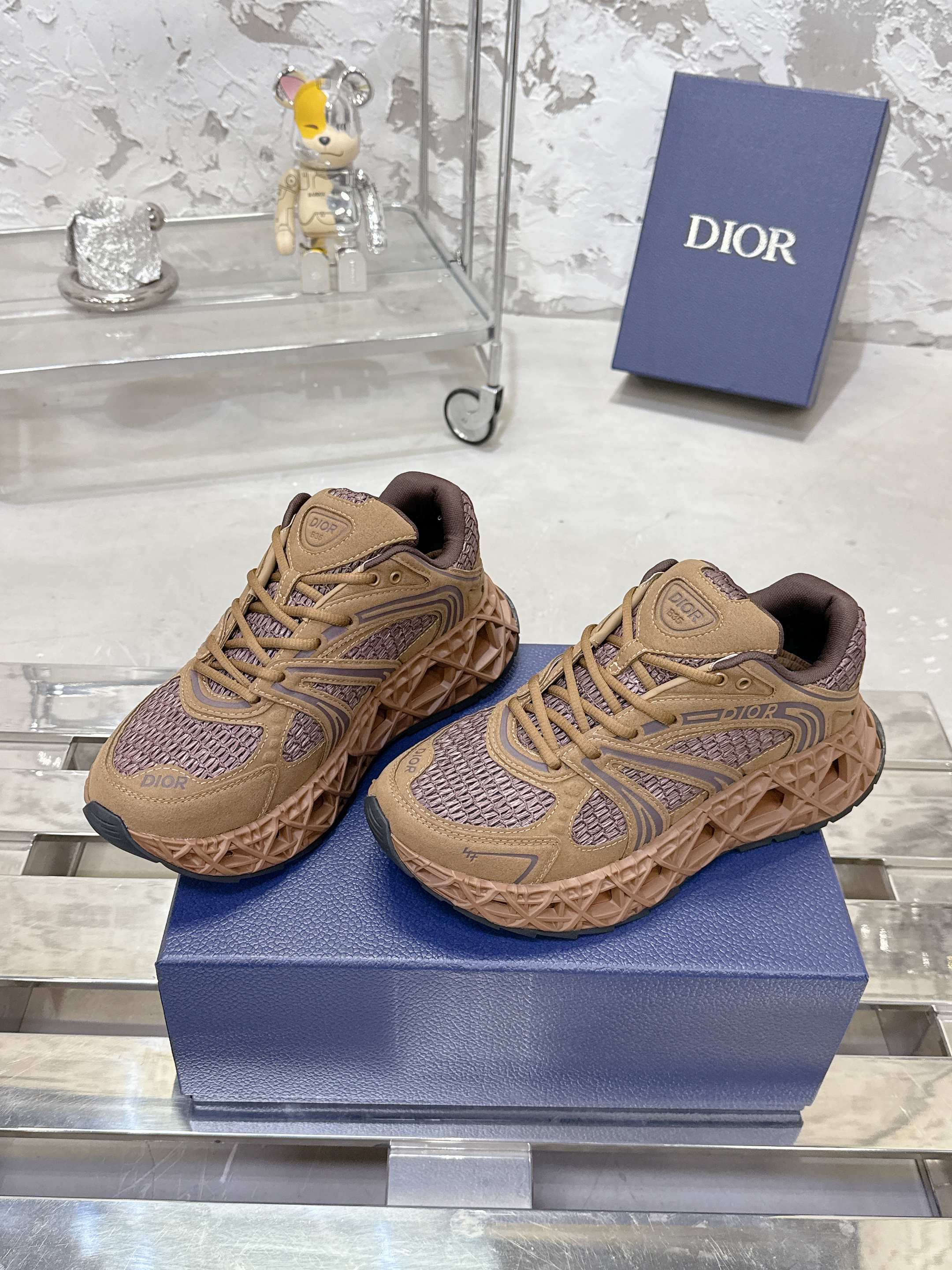 Dior B35 春夏奢華部落スタイルのスニーカー