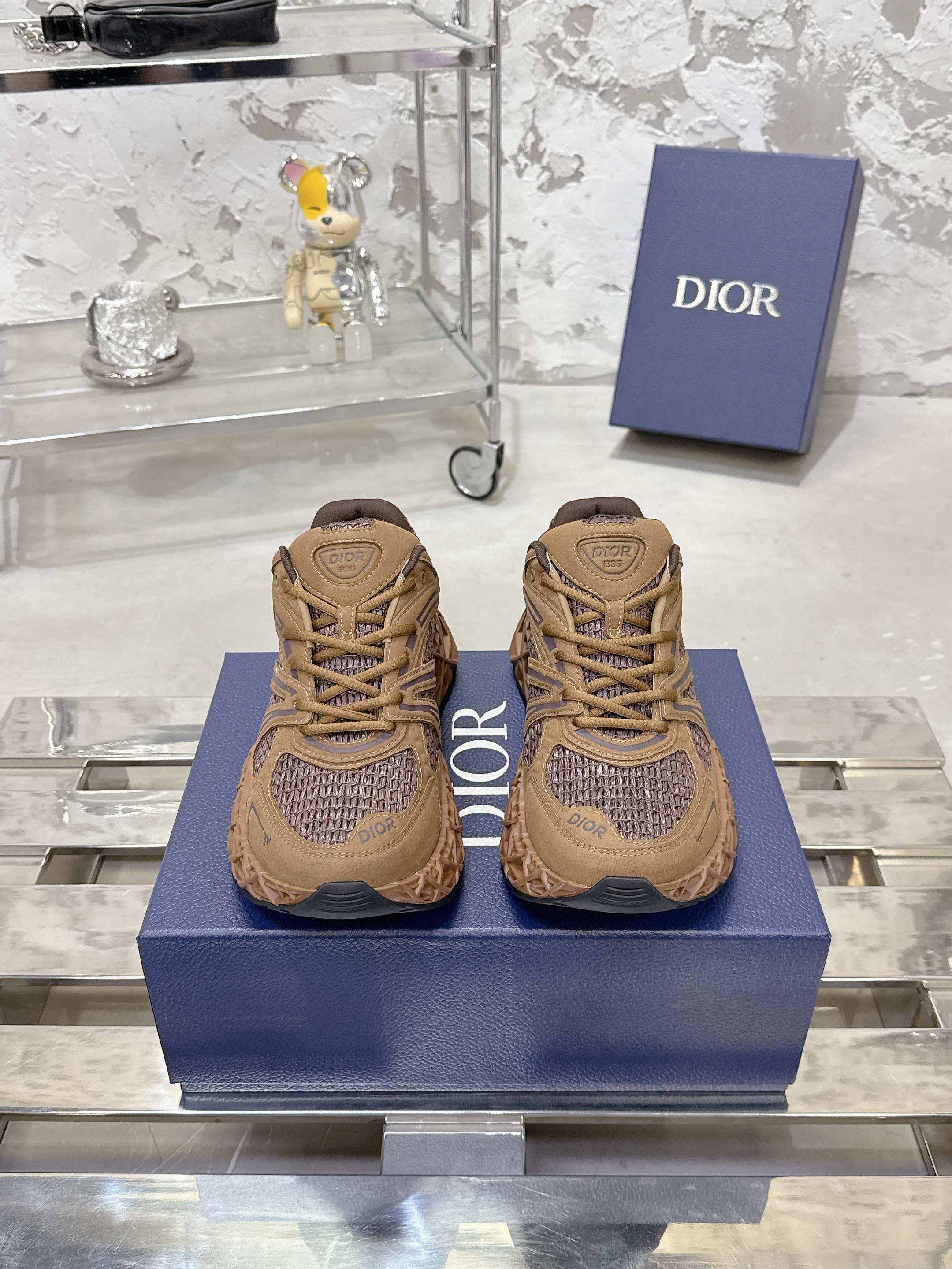 Dior B35 春夏奢華部落スタイルのスニーカー