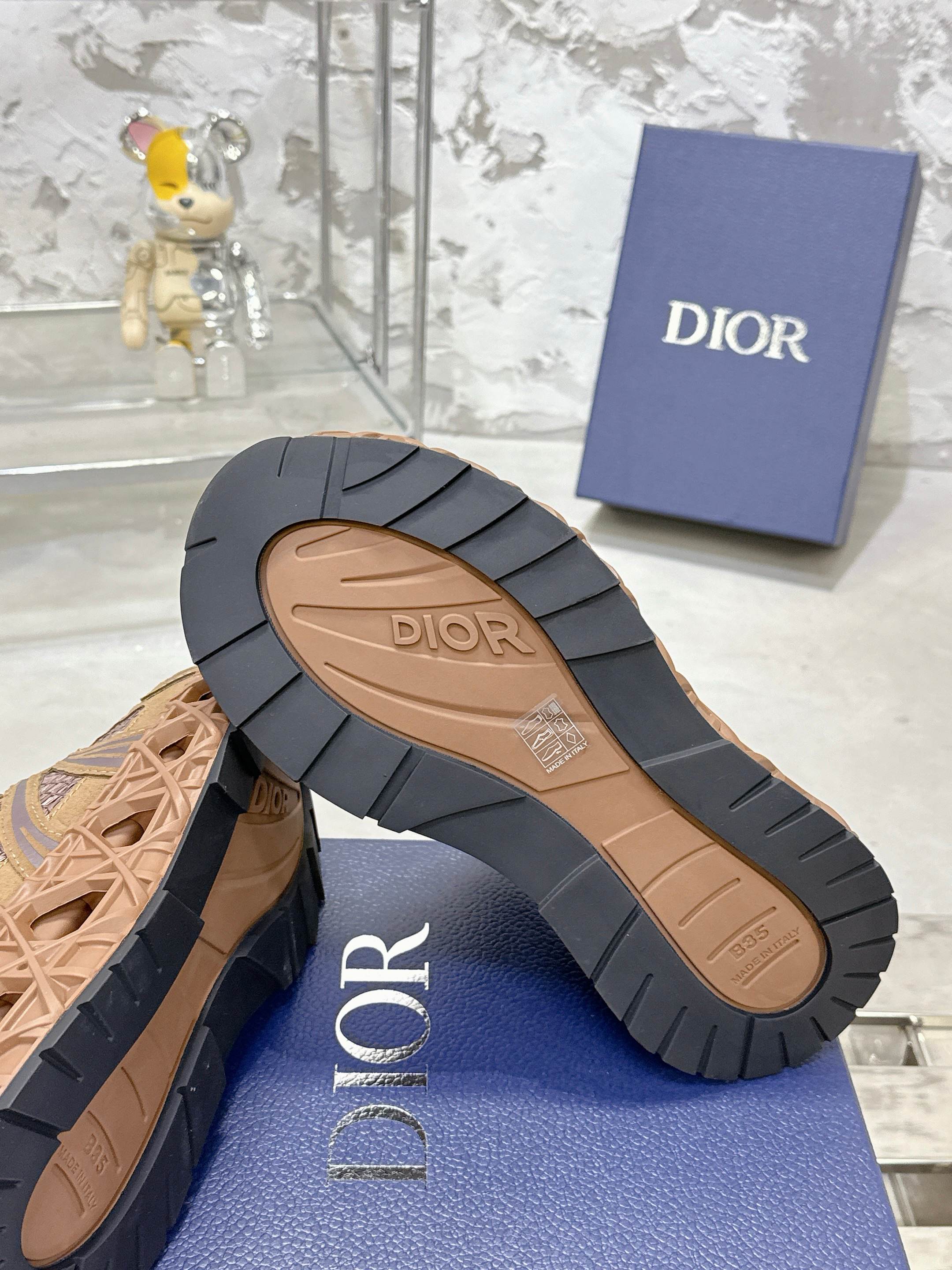 Dior B35 春夏奢華部落スタイルのスニーカー