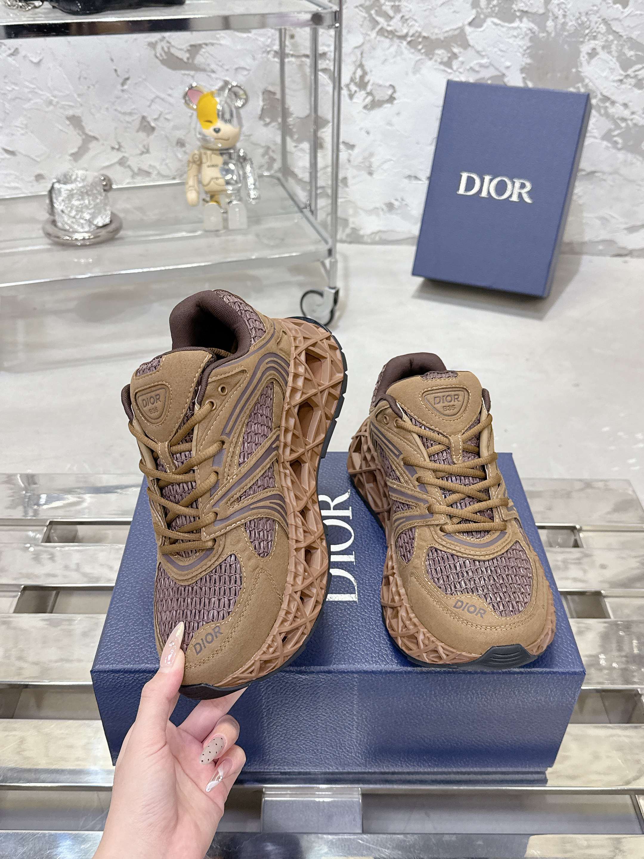 Dior B35 春夏奢華部落スタイルのスニーカー