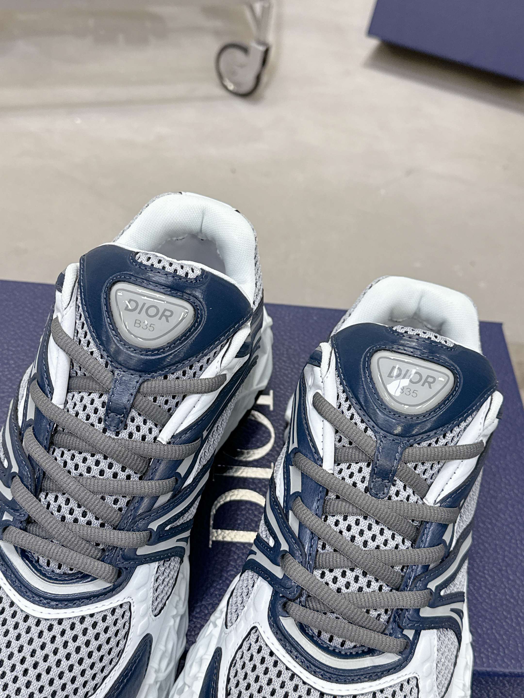 Dior B35 スニーカー - 春夏の新作高級デザイン