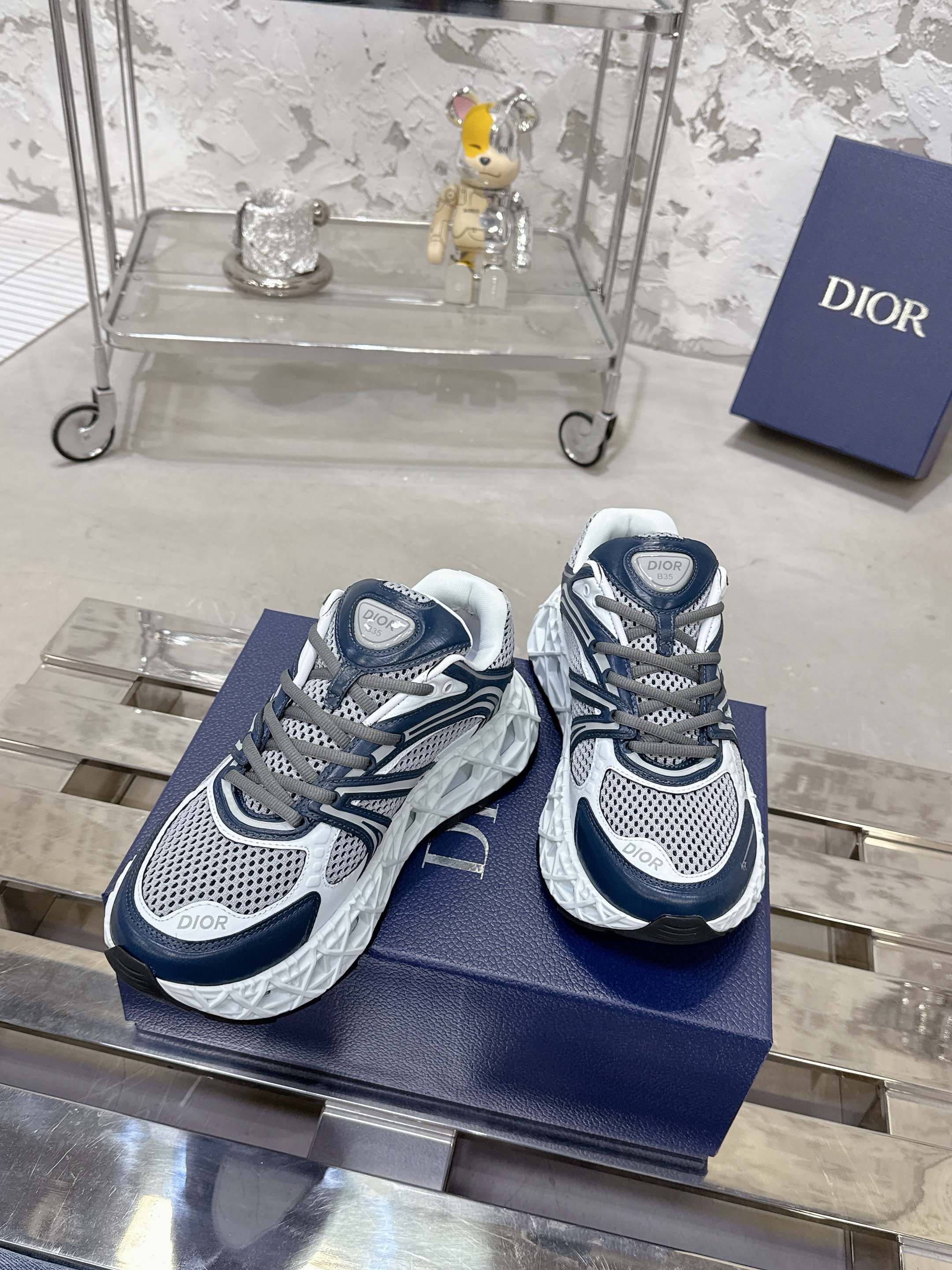 Dior B35 スニーカー - 春夏の新作高級デザイン