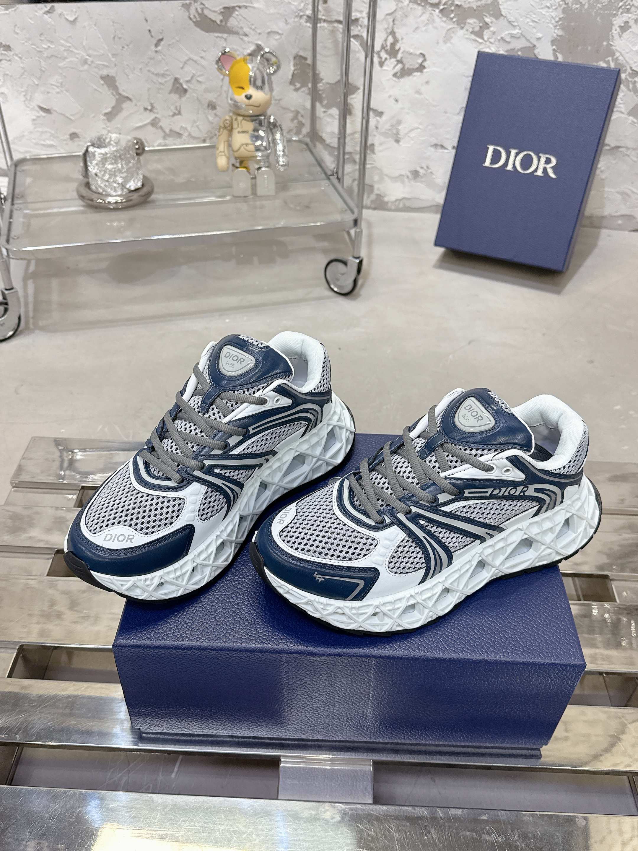 Dior B35 スニーカー - 春夏の新作高級デザイン