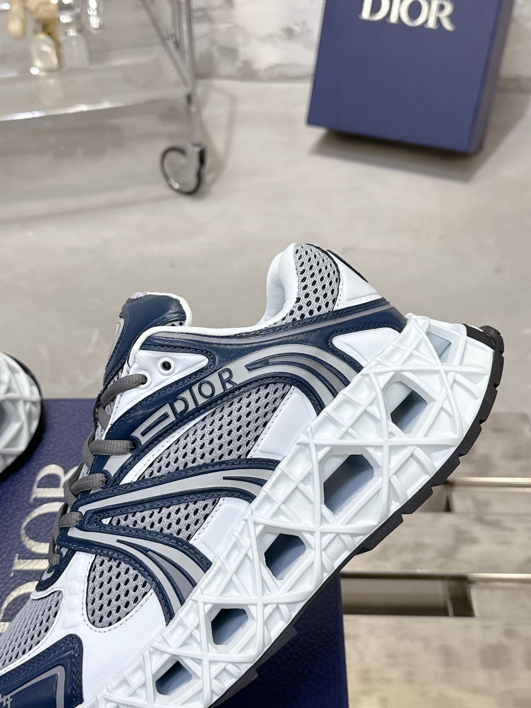 Dior B35 スニーカー - 春夏の新作高級デザイン