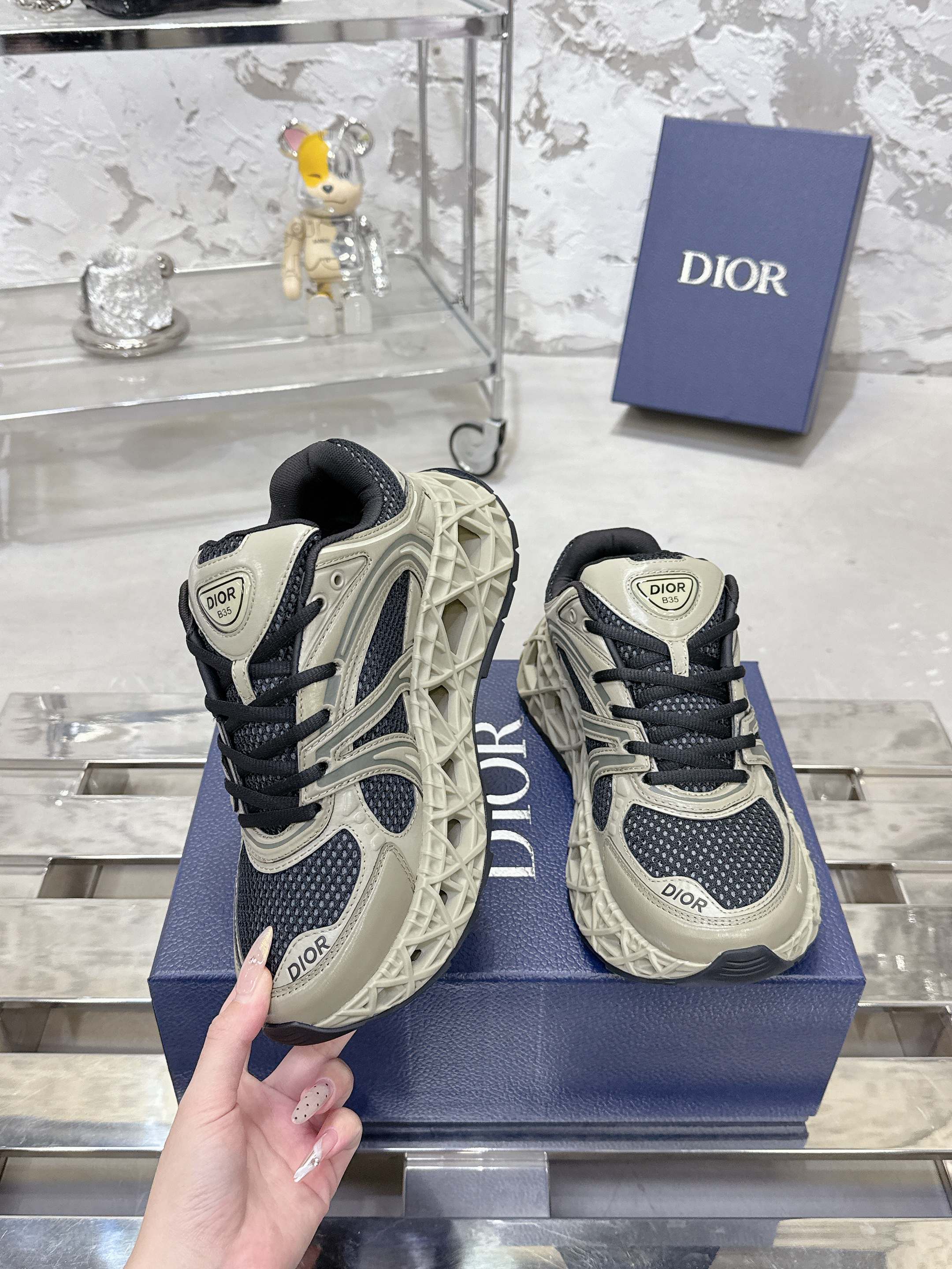 Dior B35 春夏コレクション スニーカー